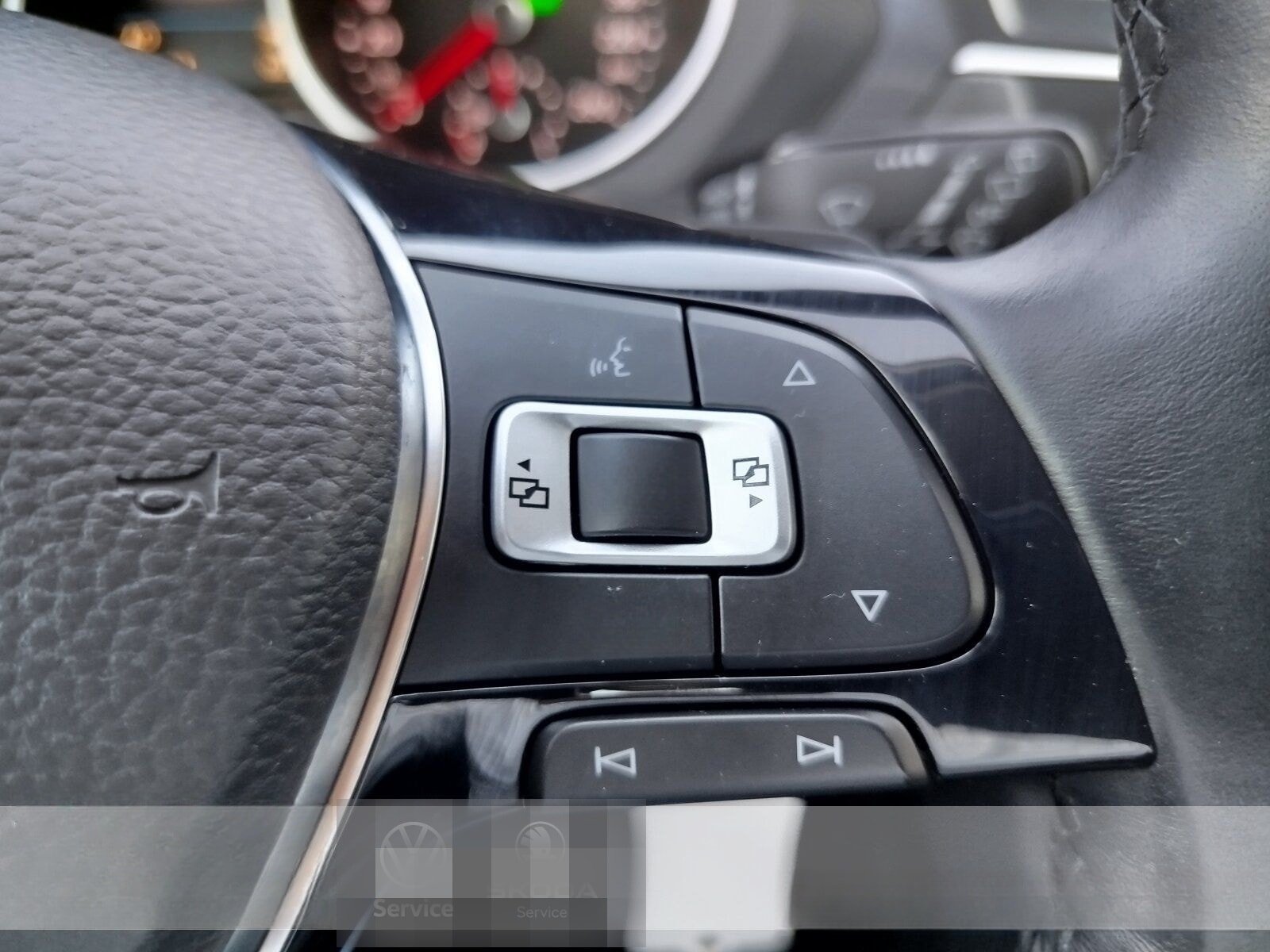 Volkswagen Tiguan 2.0 TDI DSG IQ.DRIVE AHK Standheizung HUD foto 12