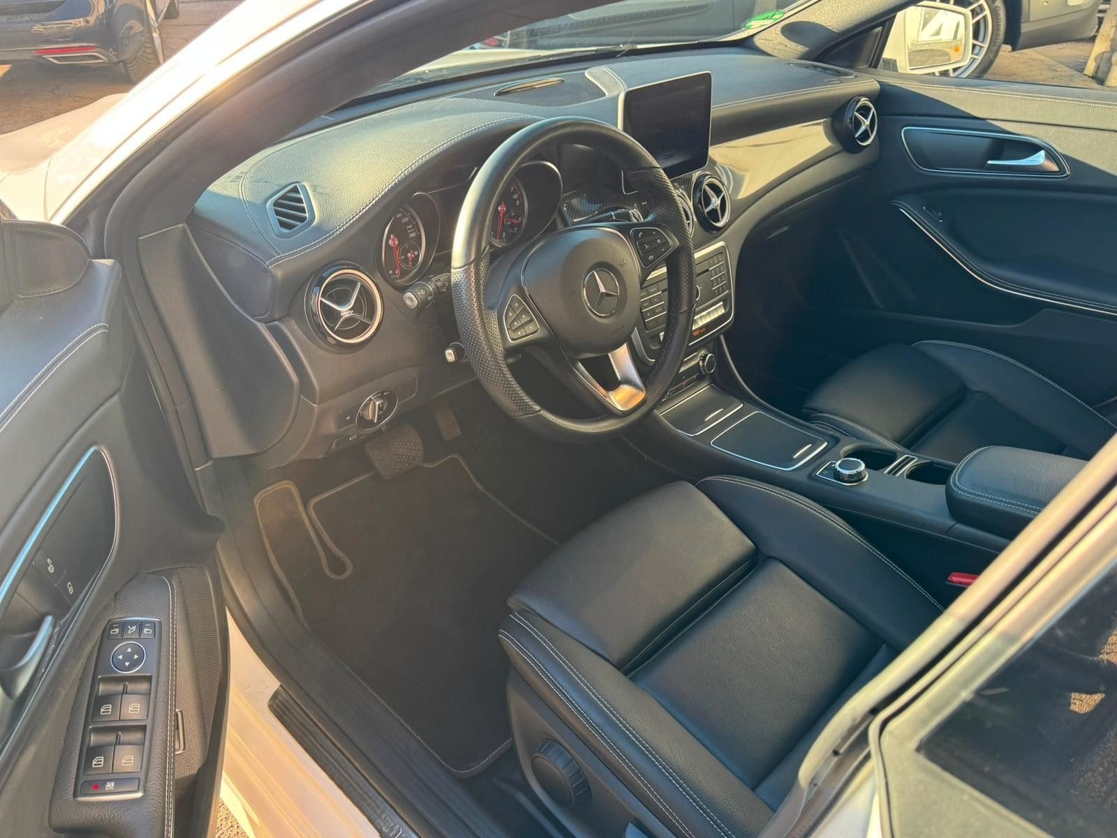 Mercedes-Benz CLA200 SB AMG 8FACH R-KAMERA LED CARPLAY NAVI foto 9