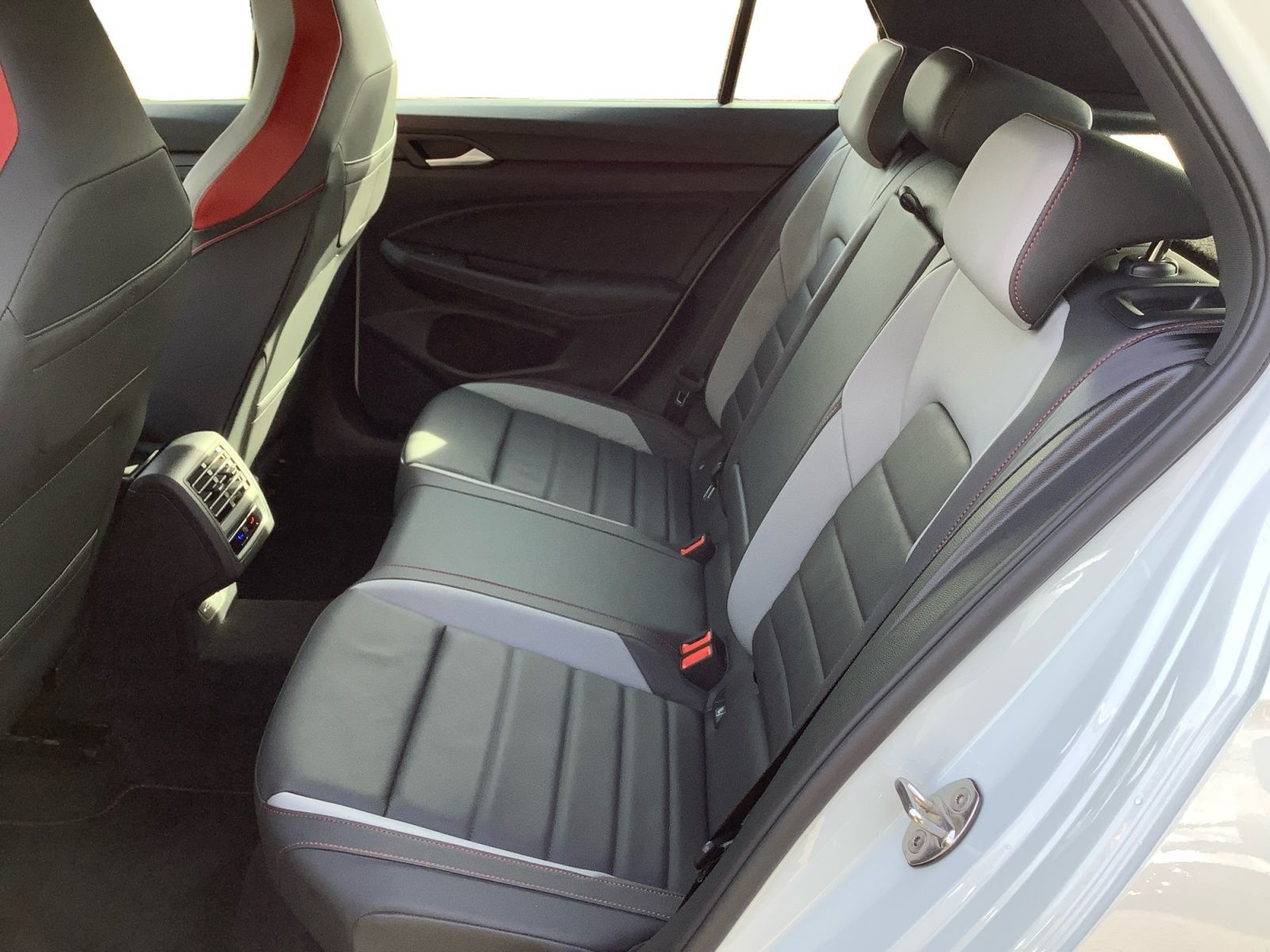 Volkswagen Golf 2.0 TSI DSG GTI Clubsport ACC AKRA Leder PD foto 9