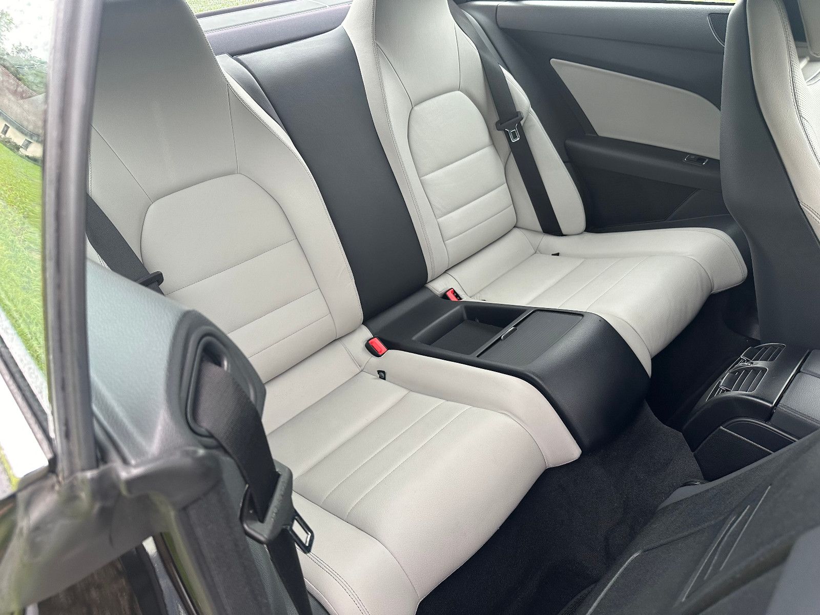 Mercedes-Benz E 350 Coupe AMG-Line Super Optik wenig km foto 14