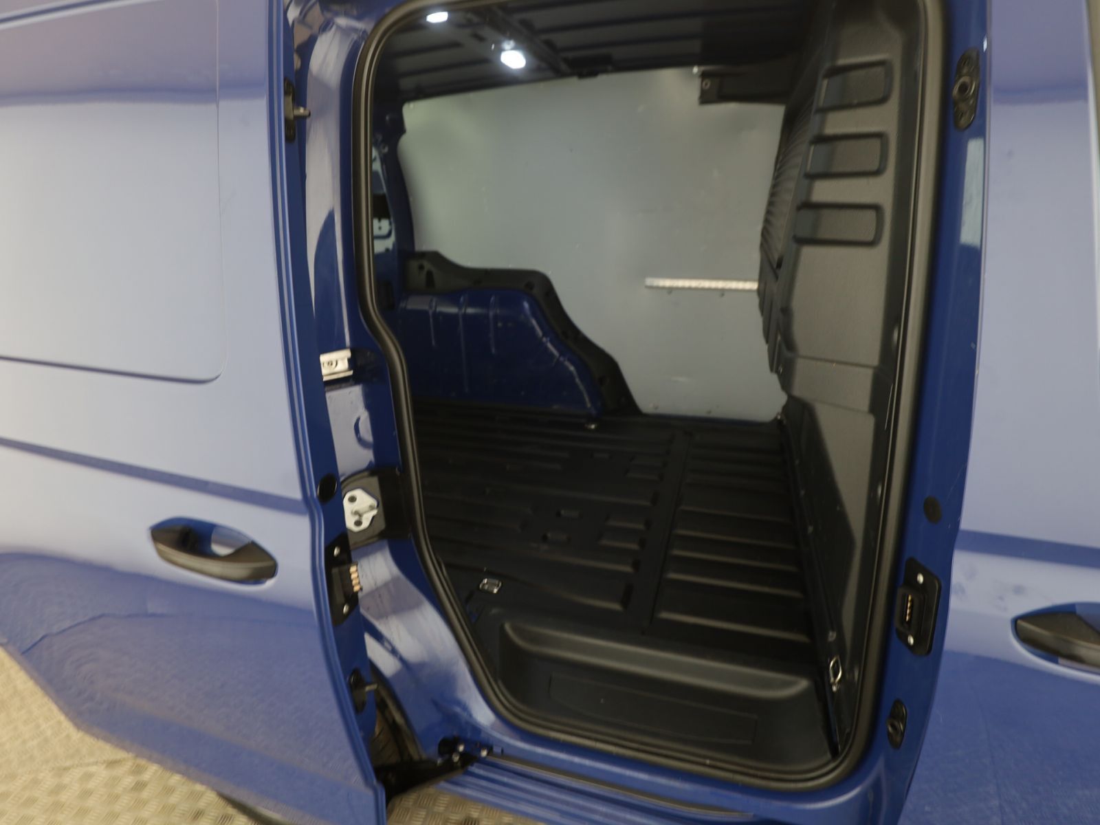 Volkswagen Caddy Cargo 2.0 TDI KR AHK+RFK+Navi+SHZ+Klima+Bl foto 10