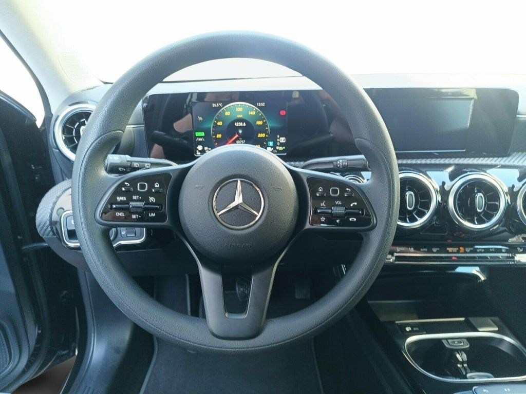 Mercedes-Benz A 250 e AUT KlimaA LED LM Navi PDC ParkAss SHZ foto 14