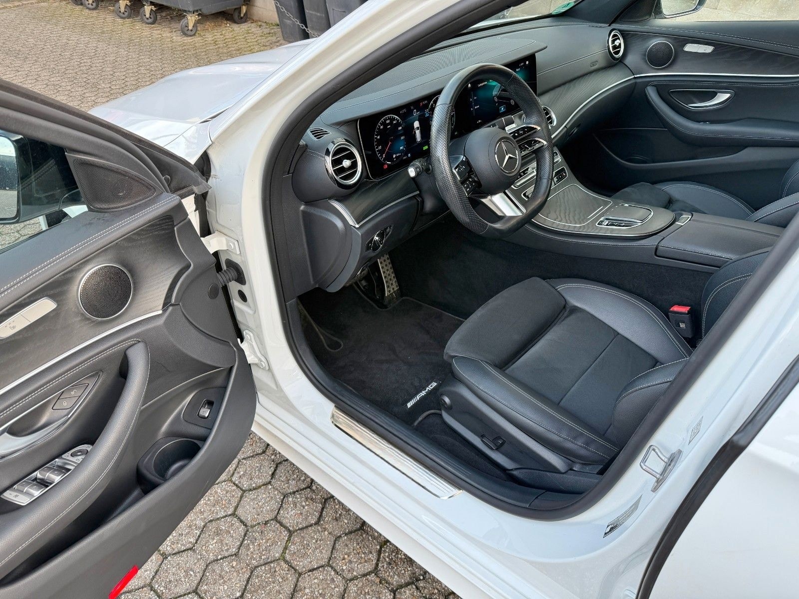 Mercedes-Benz E 300 de 4Matic    AMG SPORT PAKET foto 2