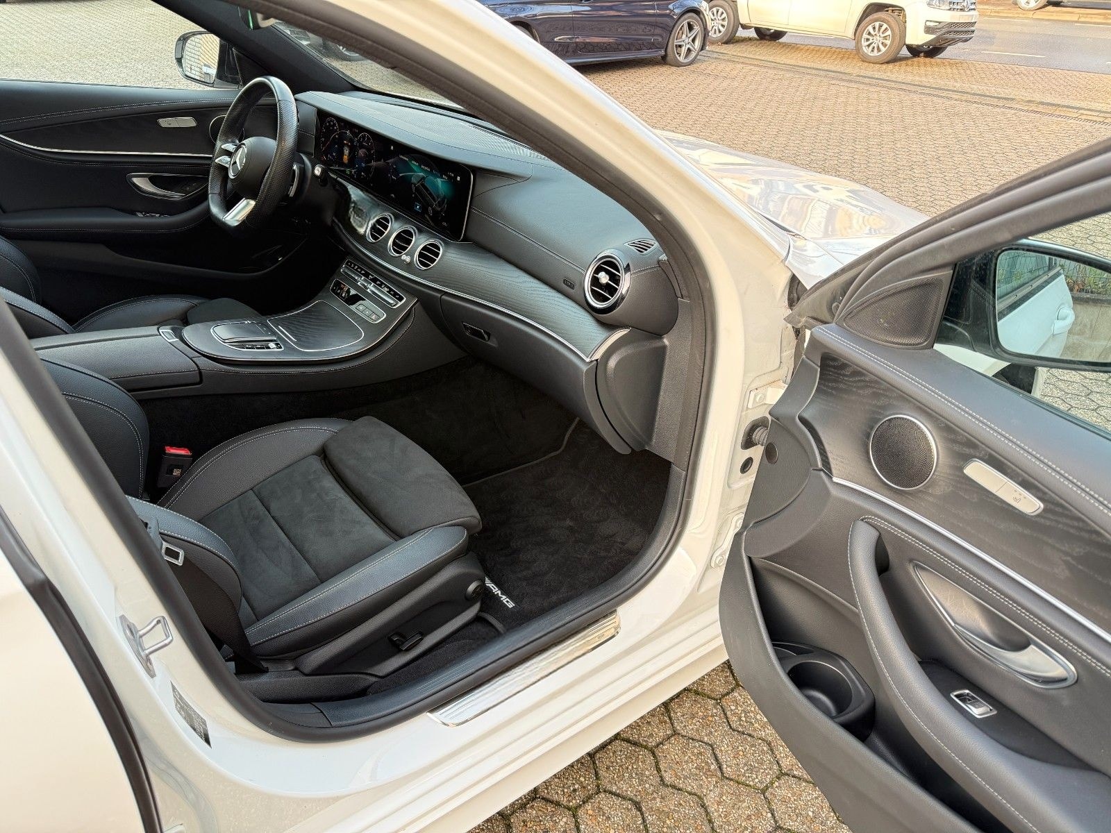 Mercedes-Benz E 300 de 4Matic    AMG SPORT PAKET foto 12