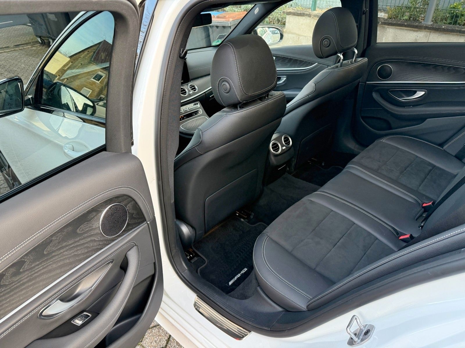 Mercedes-Benz E 300 de 4Matic    AMG SPORT PAKET foto 4