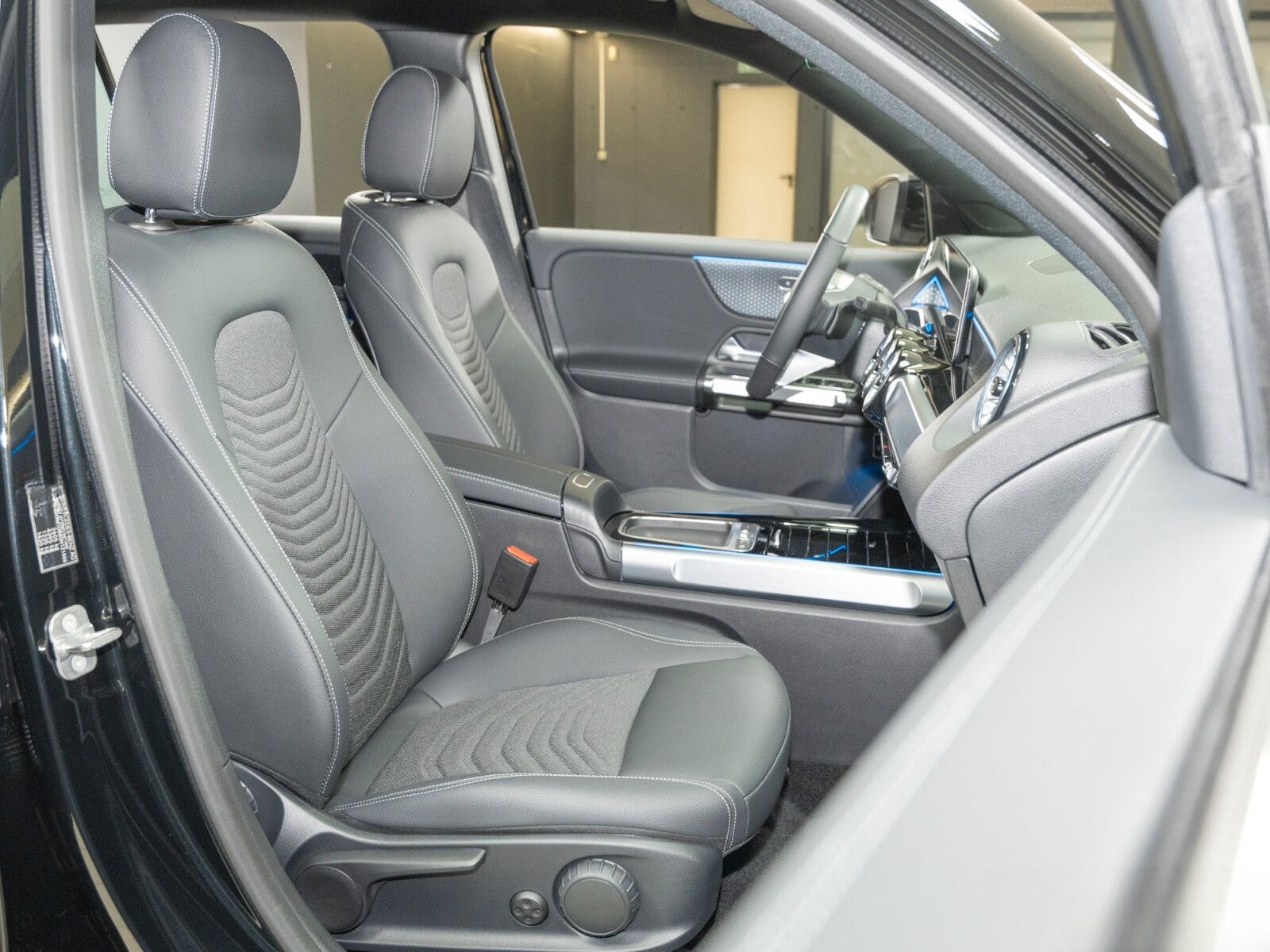 Mercedes-Benz EQB 350 4M Progressive LED/Kamera/Adv.Sound/SHZ foto 15