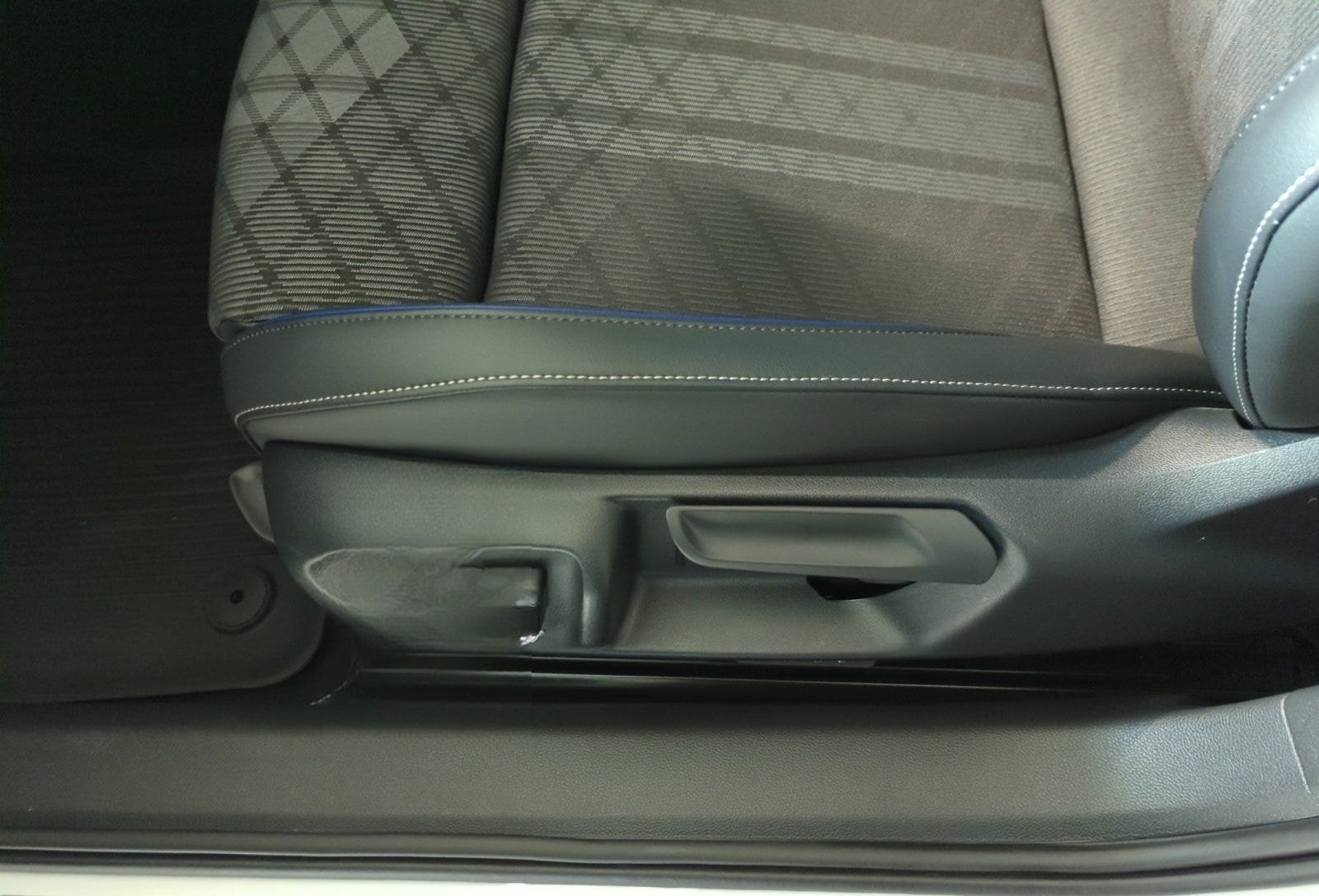 Volkswagen Passat 2.0 TDI 4M DSG R-Line MATRIX NAVI KLIMA foto 16