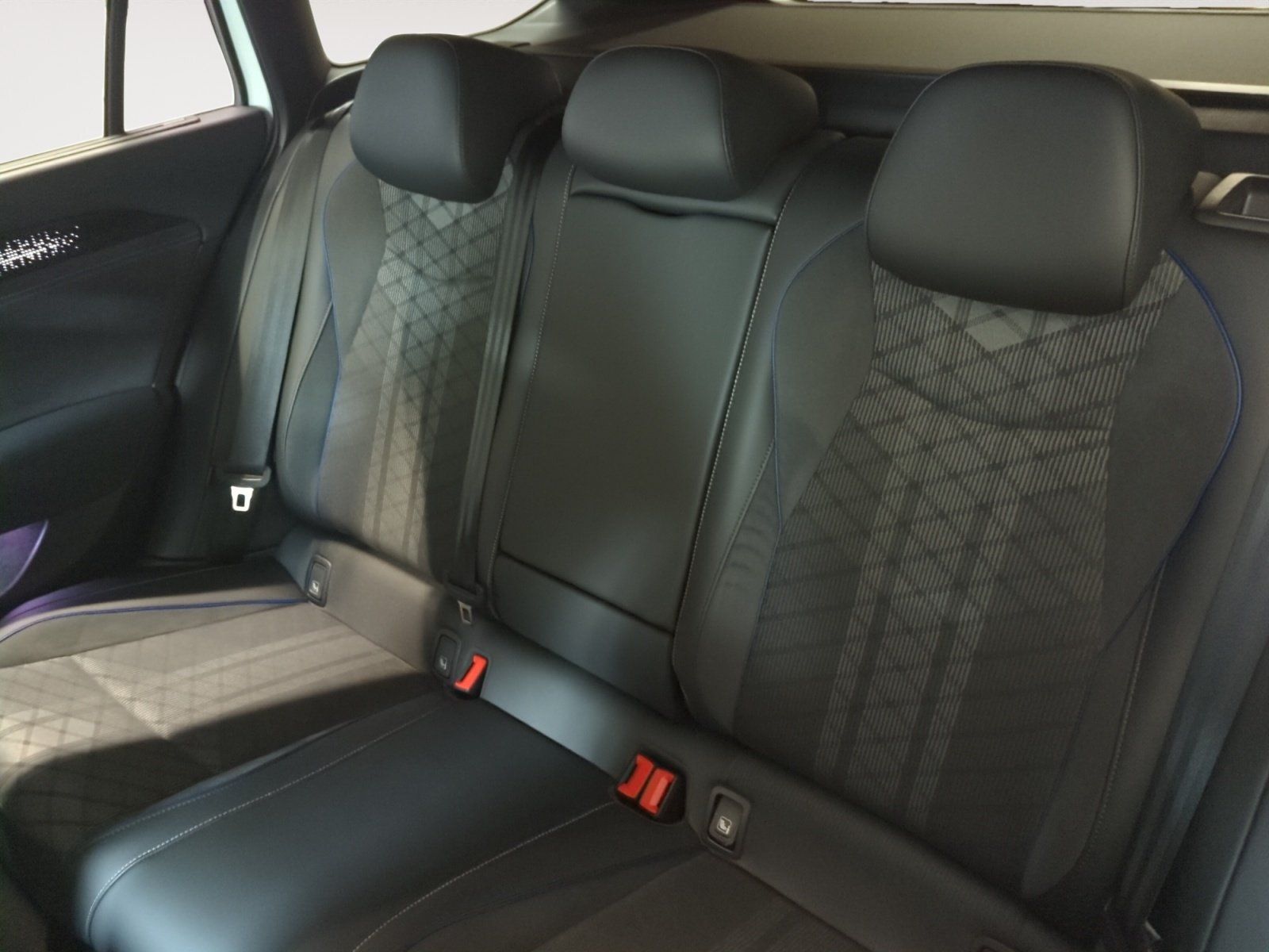 Volkswagen Passat 2.0 TDI 4M DSG R-Line MATRIX NAVI KLIMA foto 8