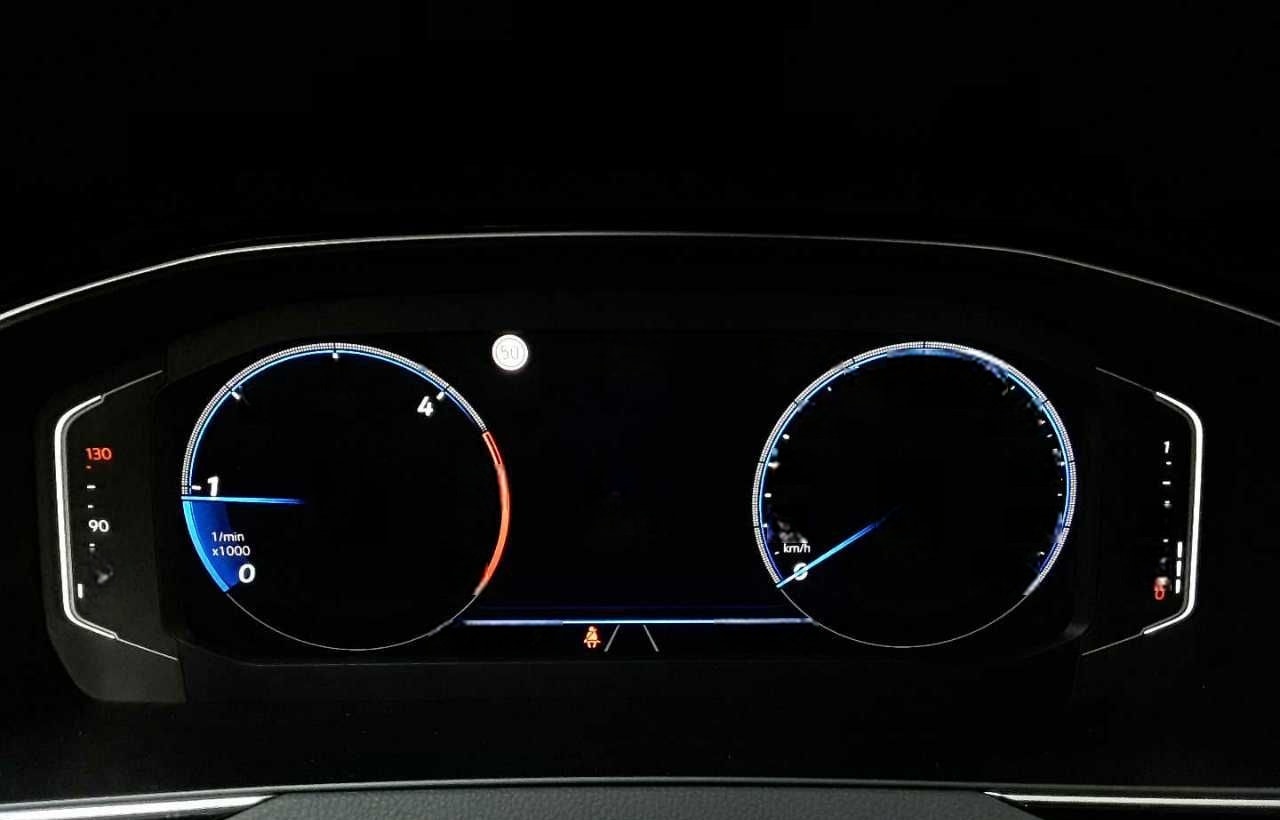 Volkswagen Passat Variant 2.0 TDI PANO AID AHK NAV foto 13