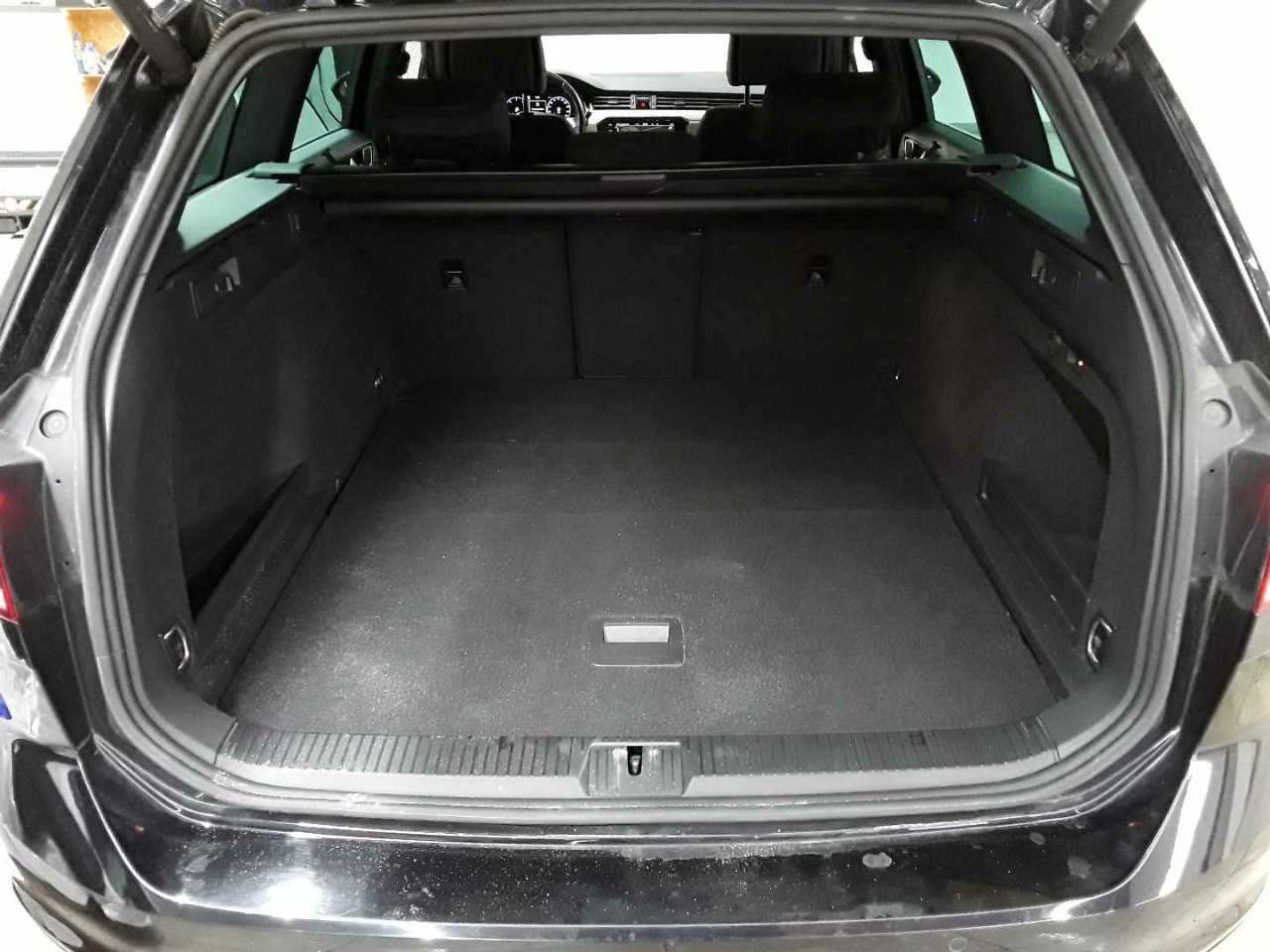 Volkswagen Passat Variant 2.0 TDI PANO AID AHK NAV foto 9