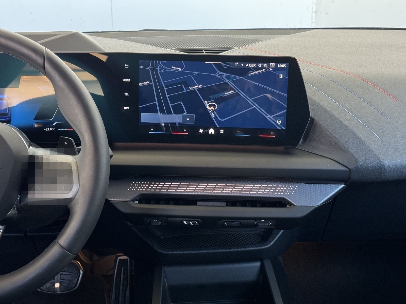 BMW 120dA Lim. M Sport LiveCock.HUD.LED.ParkAss.Keyl foto 6