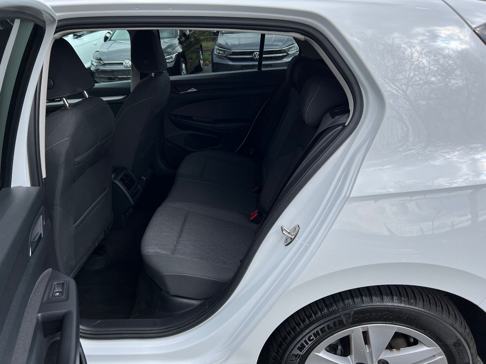 Volkswagen Golf VIII Lim. Life 1.5 TSI - NAVI - PDC- LED- foto 20