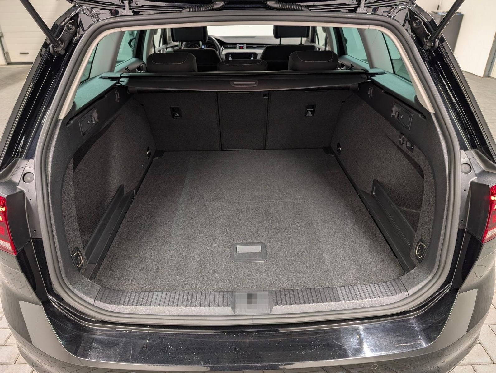 Volkswagen Passat Variant LED/Navi/Massage/AHK/SHZ/Kam/ACC foto 8