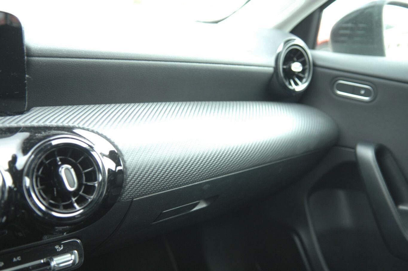 Mercedes-Benz A 180 Automatik DISTRONIC Navi LED Klimaautomati foto 15