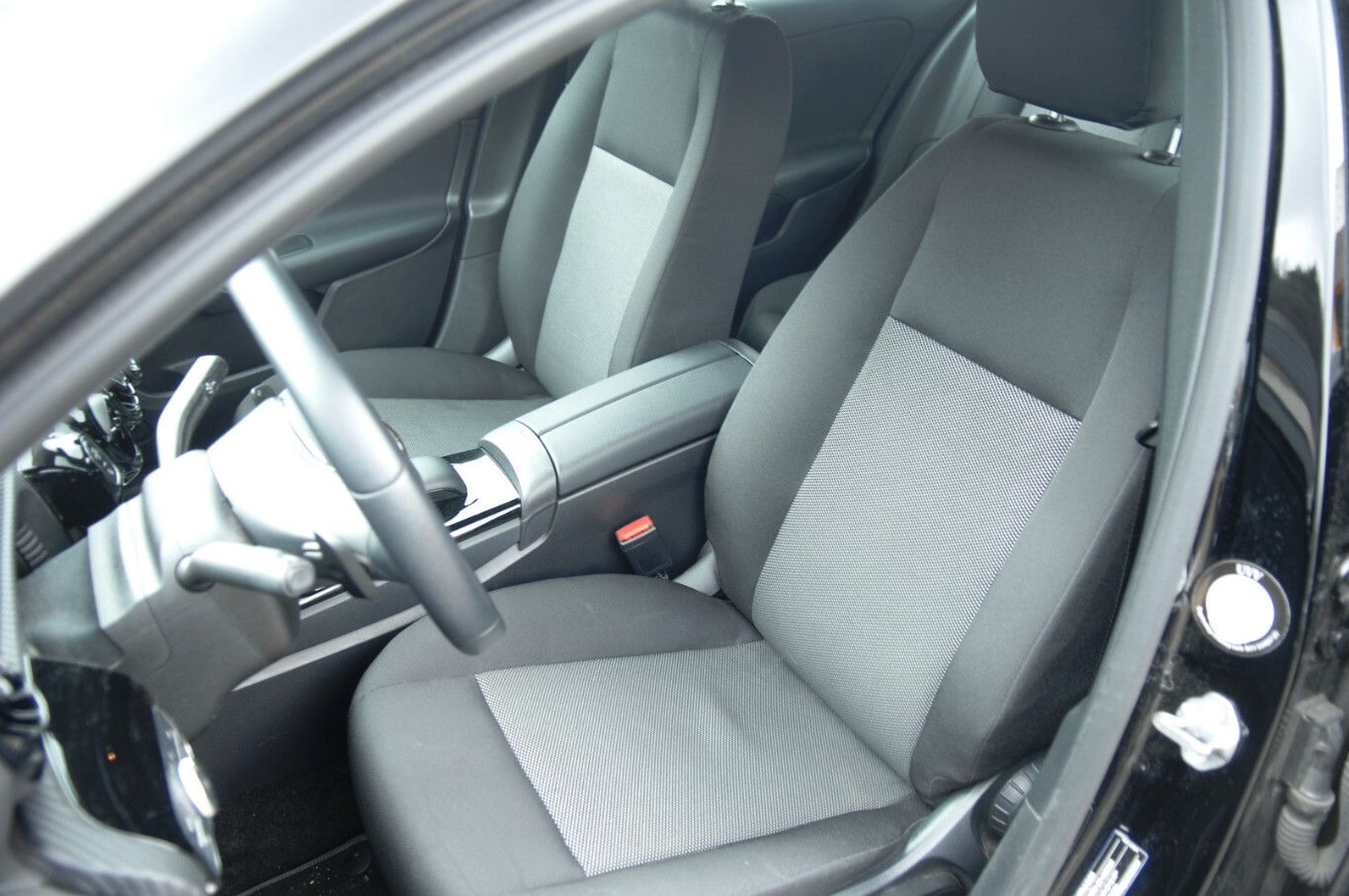 Mercedes-Benz A 180 Automatik DISTRONIC Navi LED Klimaautomati foto 9