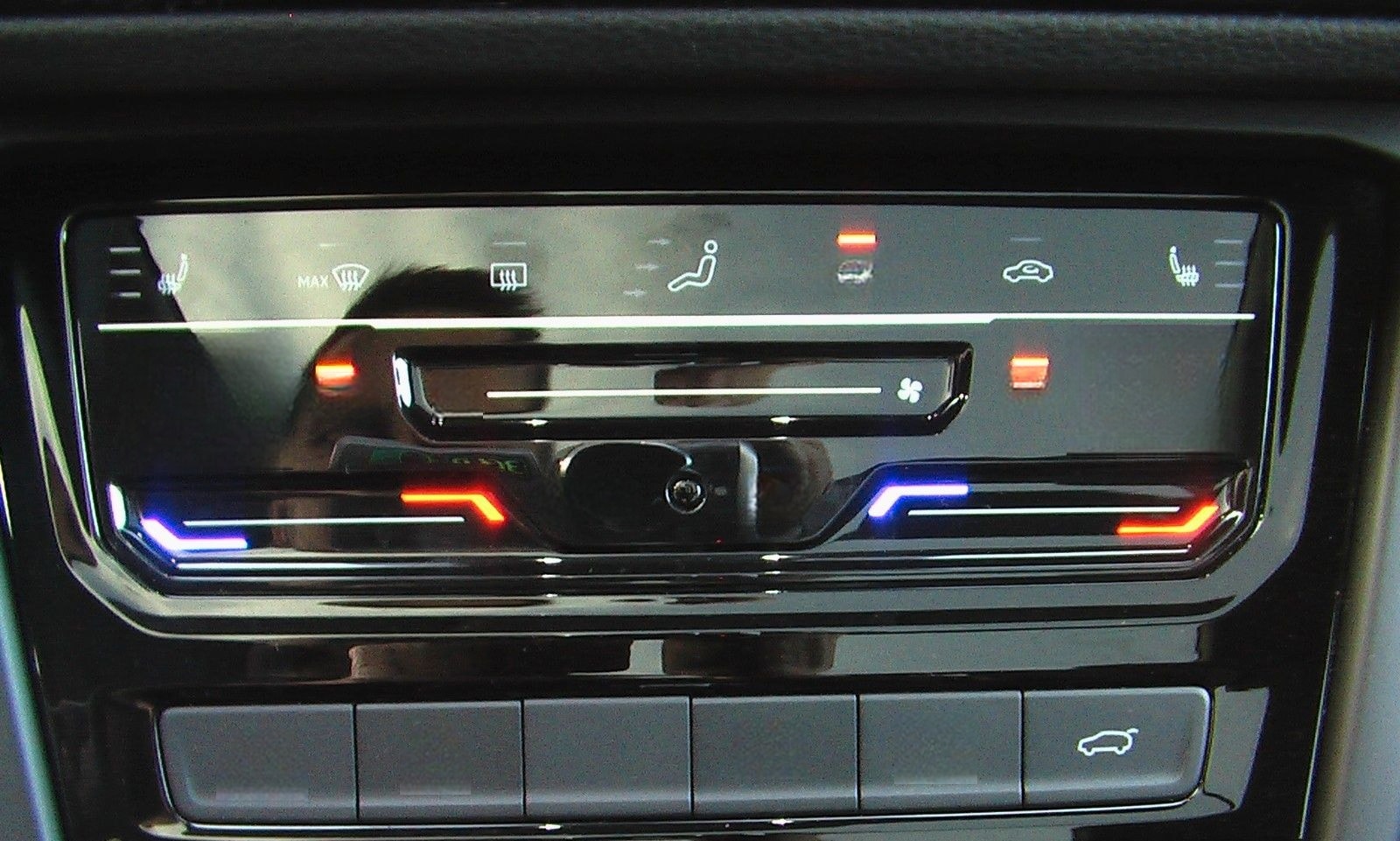 Volkswagen Touran Highline R-Line PANO*AHK*ERGO*FAMILY*7-SI foto 11