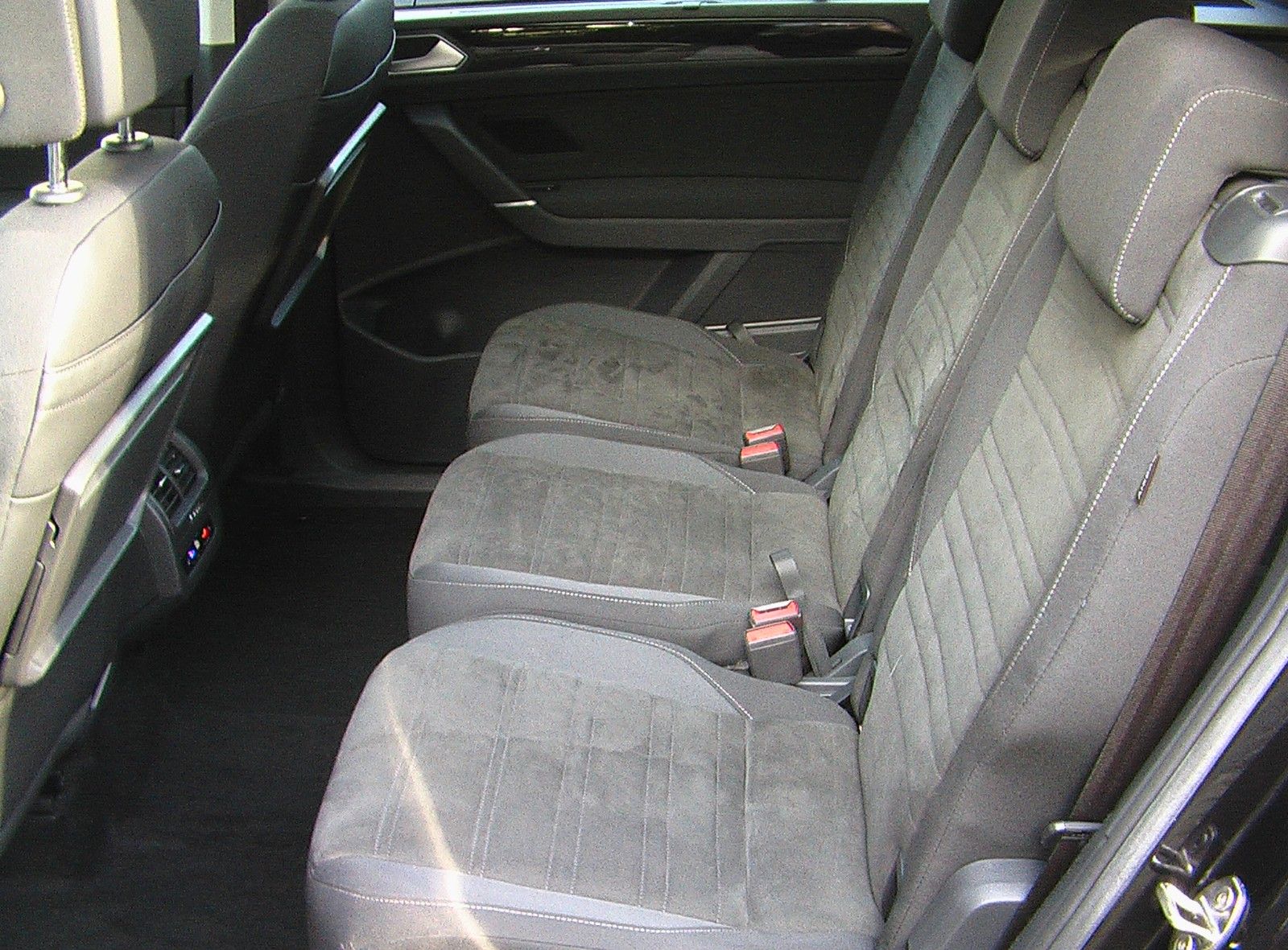 Volkswagen Touran Highline R-Line PANO*AHK*ERGO*FAMILY*7-SI foto 15