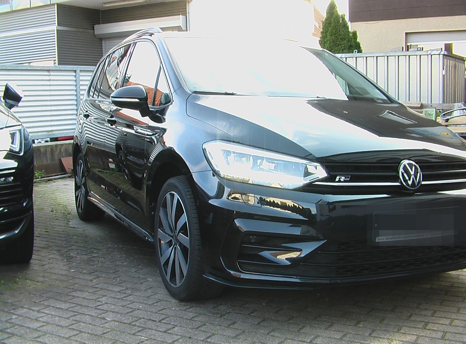 Volkswagen Touran Highline R-Line PANO*AHK*ERGO*FAMILY*7-SI foto 3