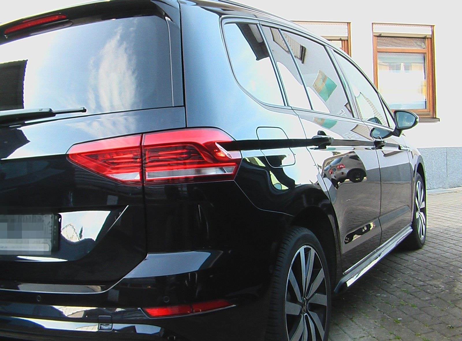 Volkswagen Touran Highline R-Line PANO*AHK*ERGO*FAMILY*7-SI foto 5