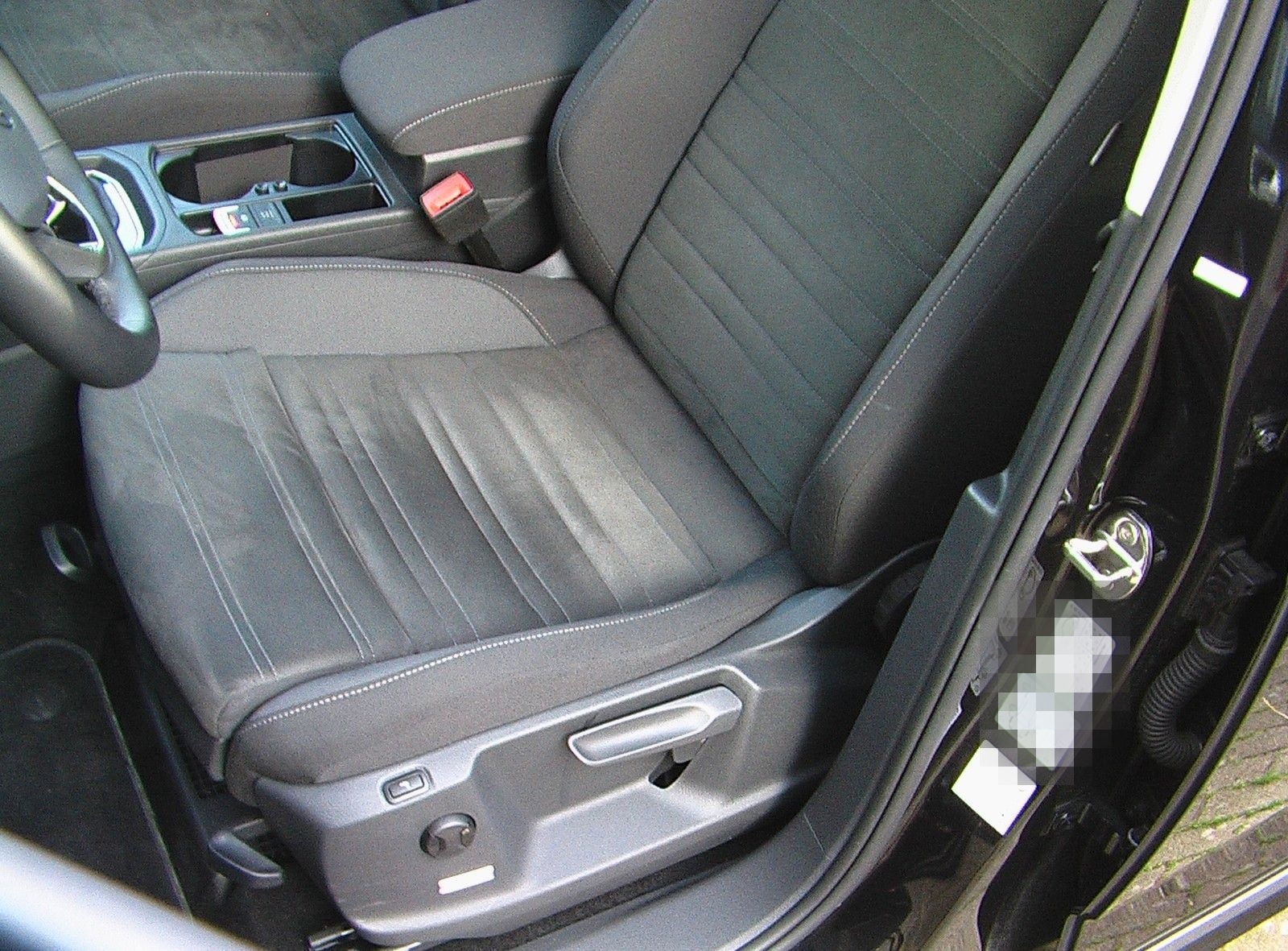 Volkswagen Touran Highline R-Line PANO*AHK*ERGO*FAMILY*7-SI foto 6