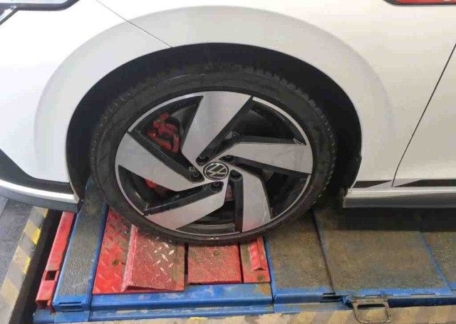 Volkswagen Golf VIII Lim. GTI Clubsport 2.0 TSI DSG CARPLAY foto 8