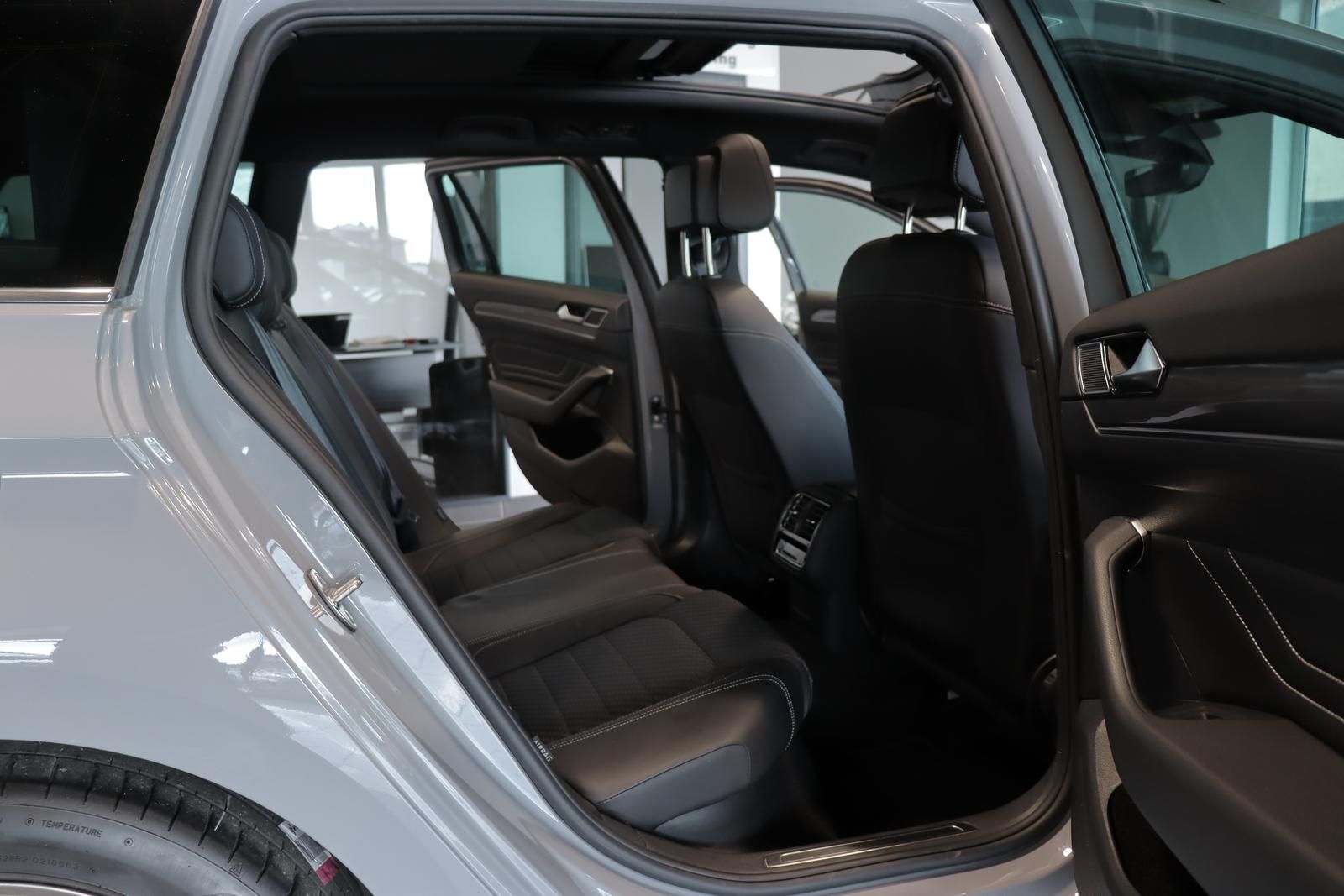 Volkswagen Passat Variant 2.0 TDI Business*R-LINE*PANO*AHK* foto 11