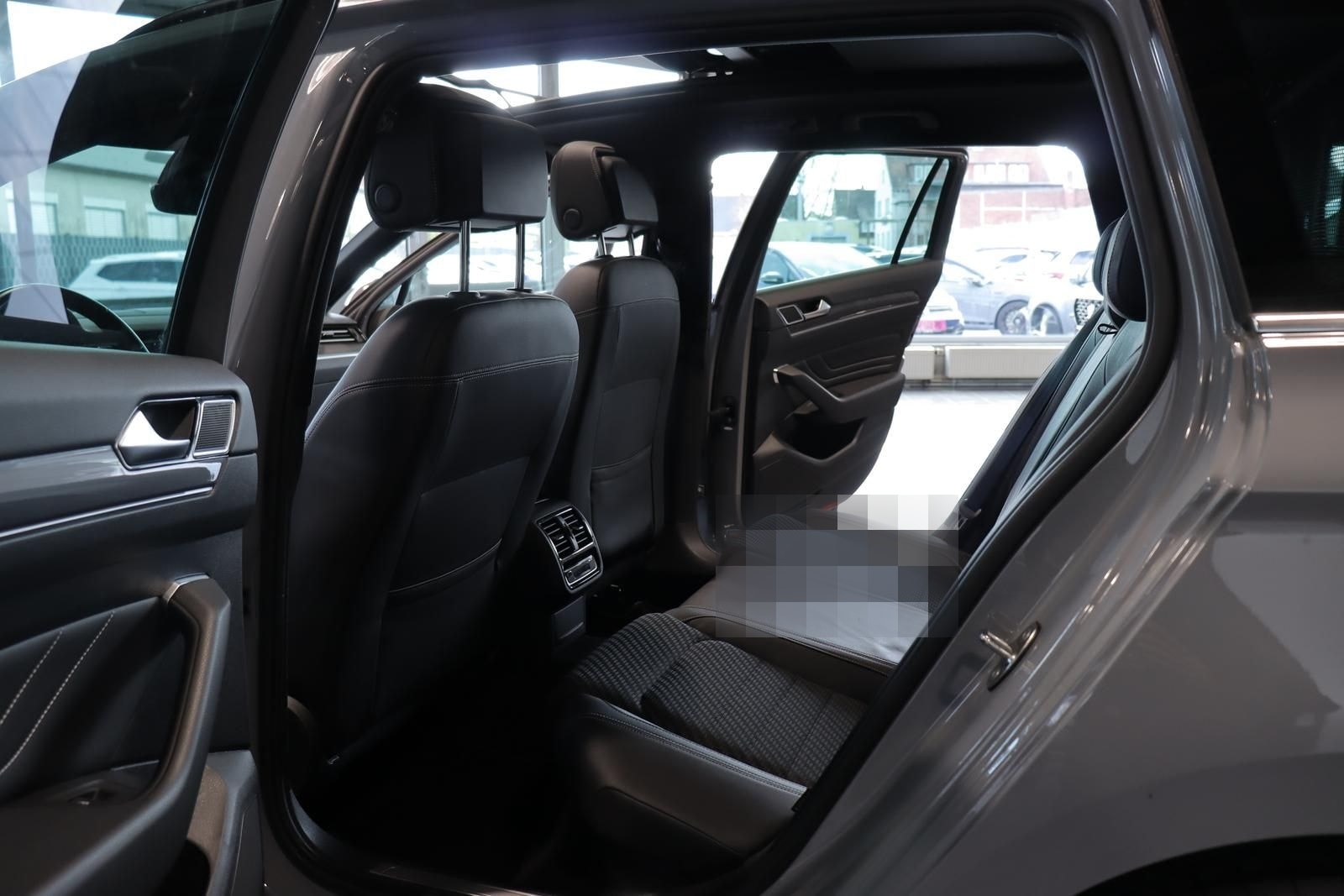 Volkswagen Passat Variant 2.0 TDI Business*R-LINE*PANO*AHK* foto 10