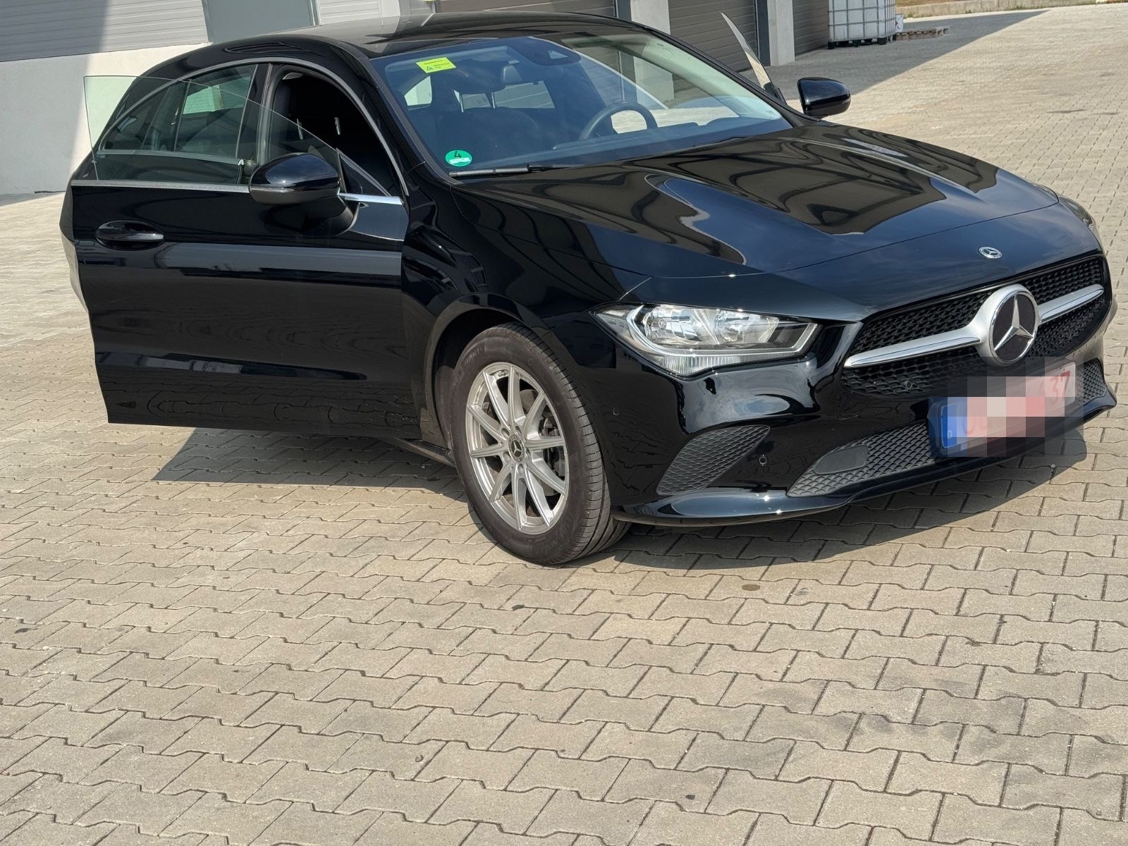 Mercedes-Benz CLA 180 Shooting Brake Motor 1,332 cm  Coc Leder foto 1