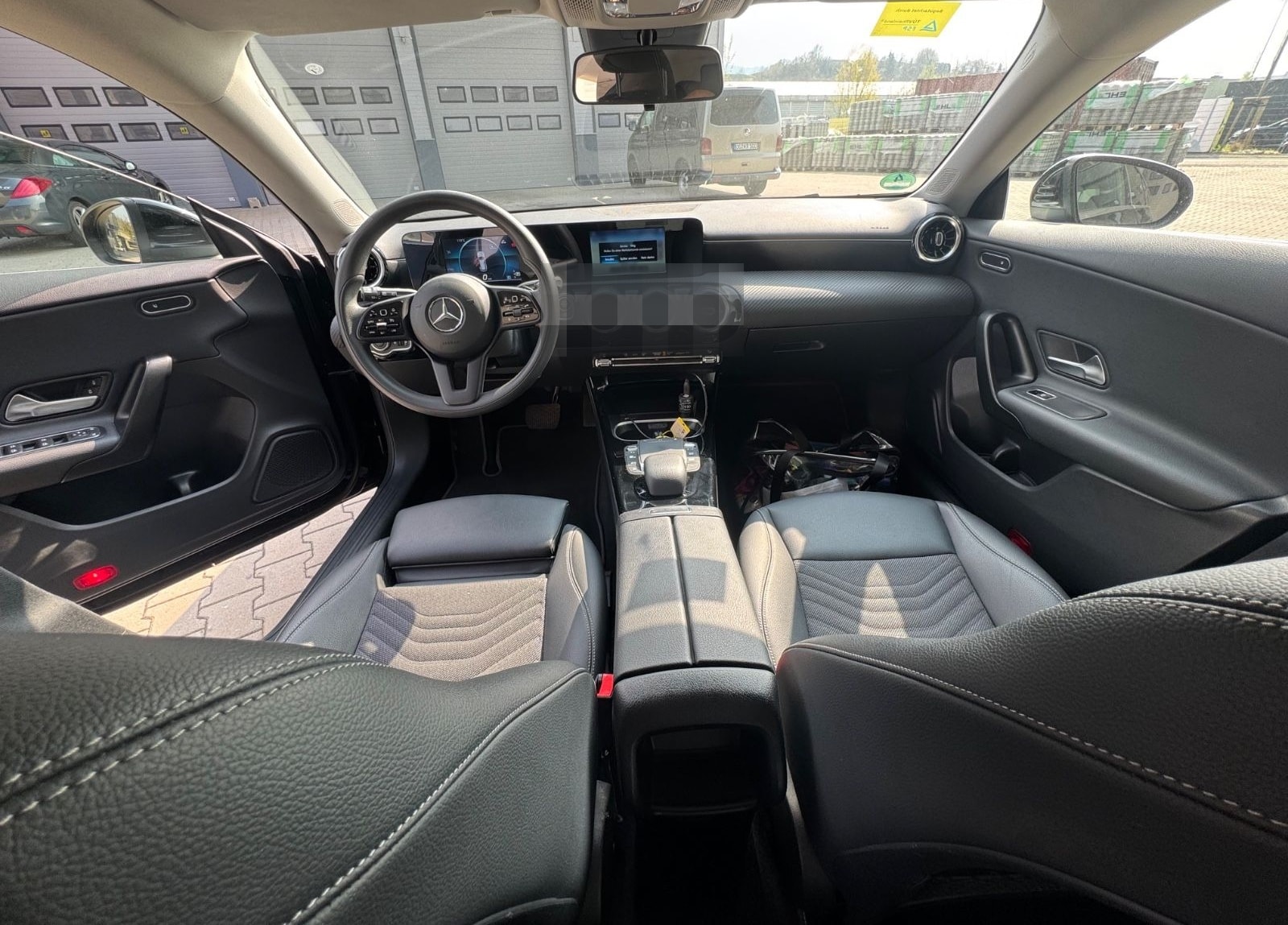 Mercedes-Benz CLA 180 Shooting Brake Motor 1,332 cm  Coc Leder foto 11