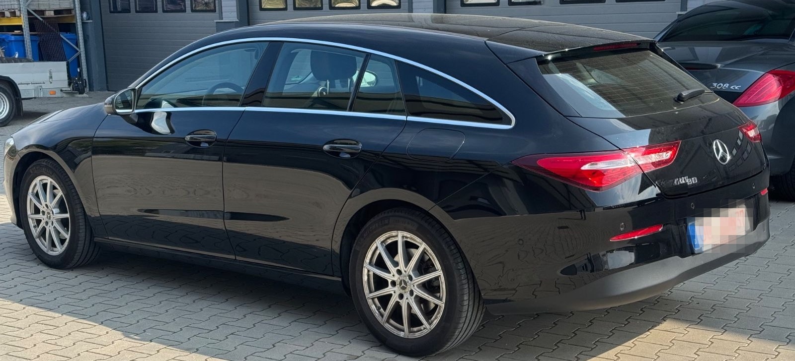 Mercedes-Benz CLA 180 Shooting Brake Motor 1,332 cm  Coc Leder foto 5