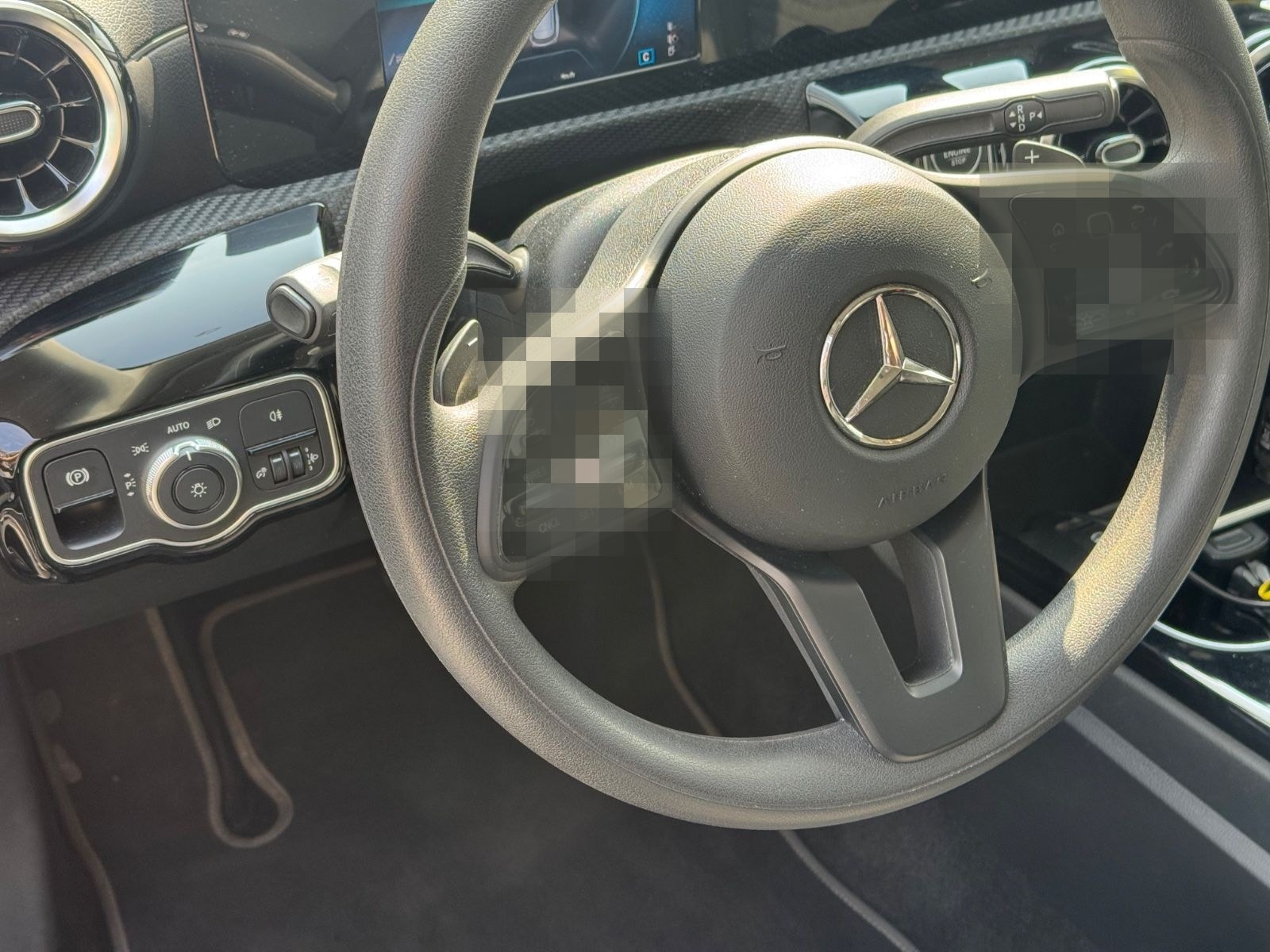 Mercedes-Benz CLA 180 Shooting Brake Motor 1,332 cm  Coc Leder foto 9