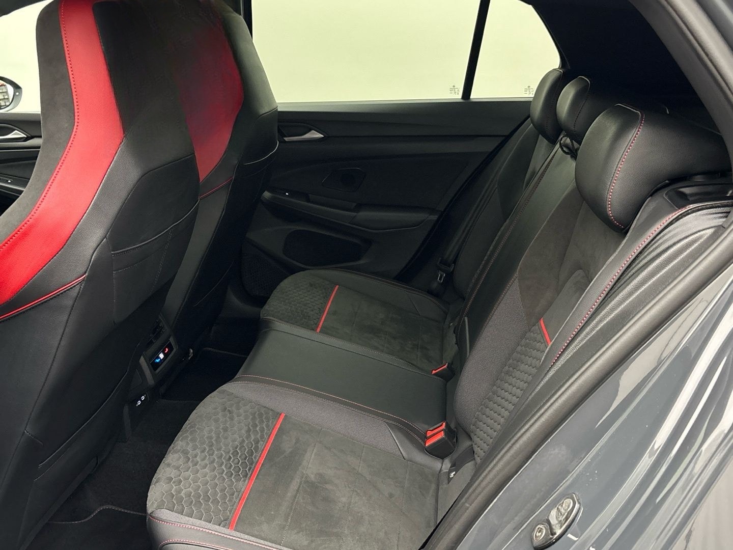 Volkswagen Golf VIII GTI Clubsport 2.0 TSI DSG Matrix ACC foto 11