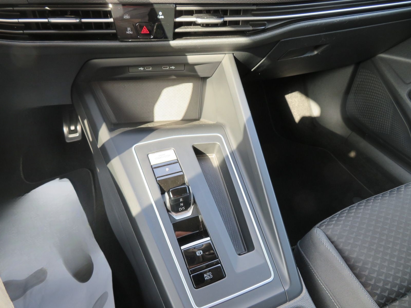 Volkswagen Golf VIII 2.0 TDI Active DSG LED Nav Ahk Rfk 16' foto 14