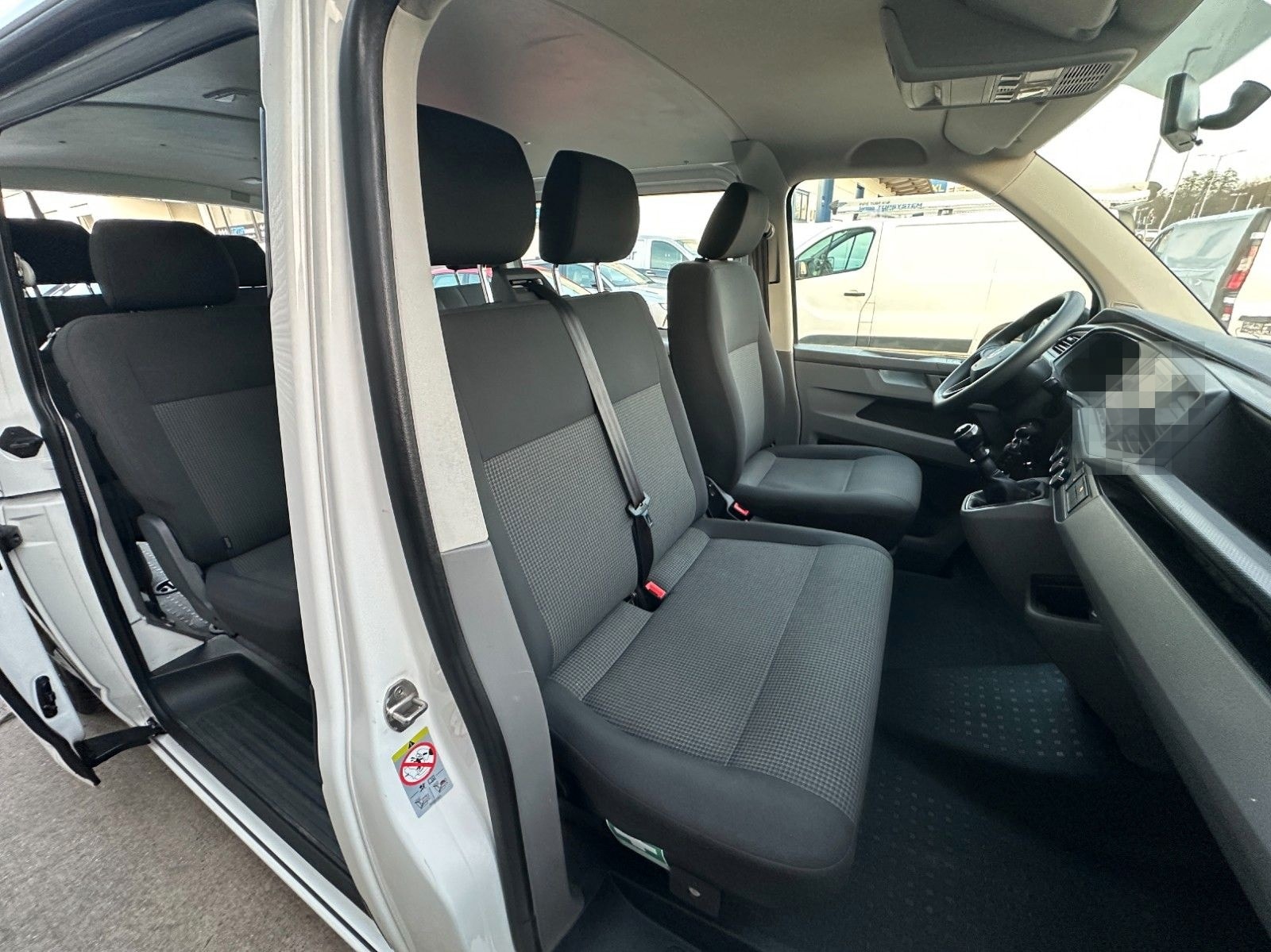 Volkswagen T6.1 Transporter*LANG*9-SITZE*2xKLIMA*PDC*AHK* foto 13