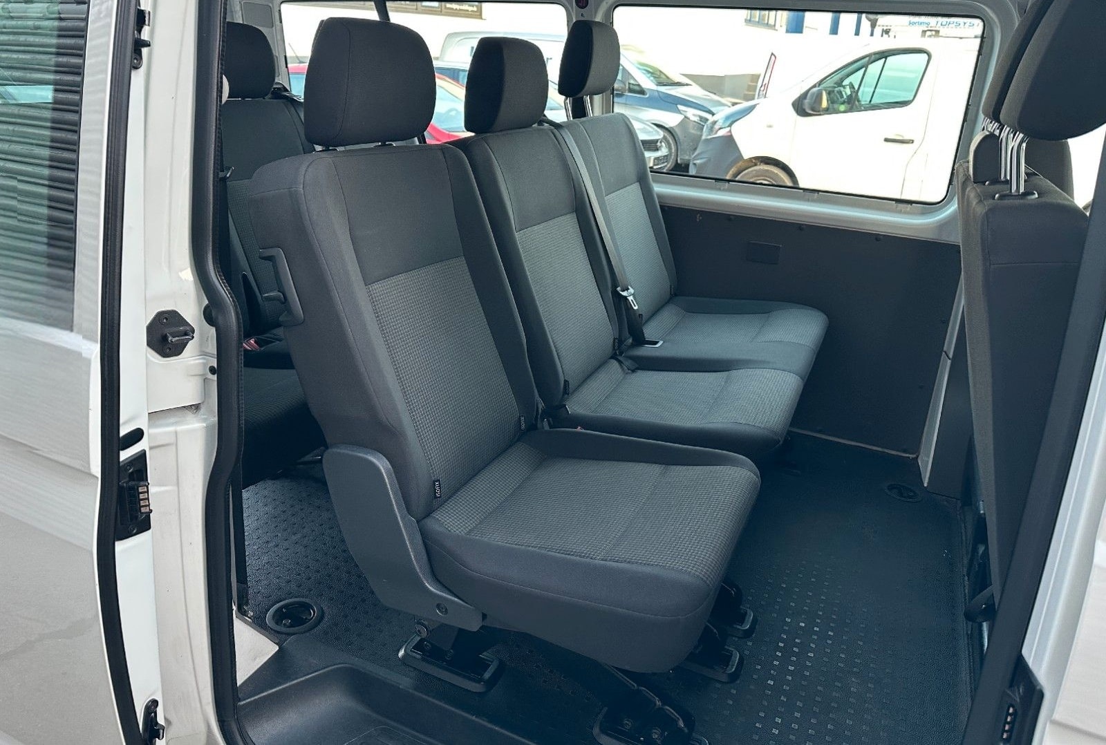 Volkswagen T6.1 Transporter*LANG*9-SITZE*2xKLIMA*PDC*AHK* foto 14