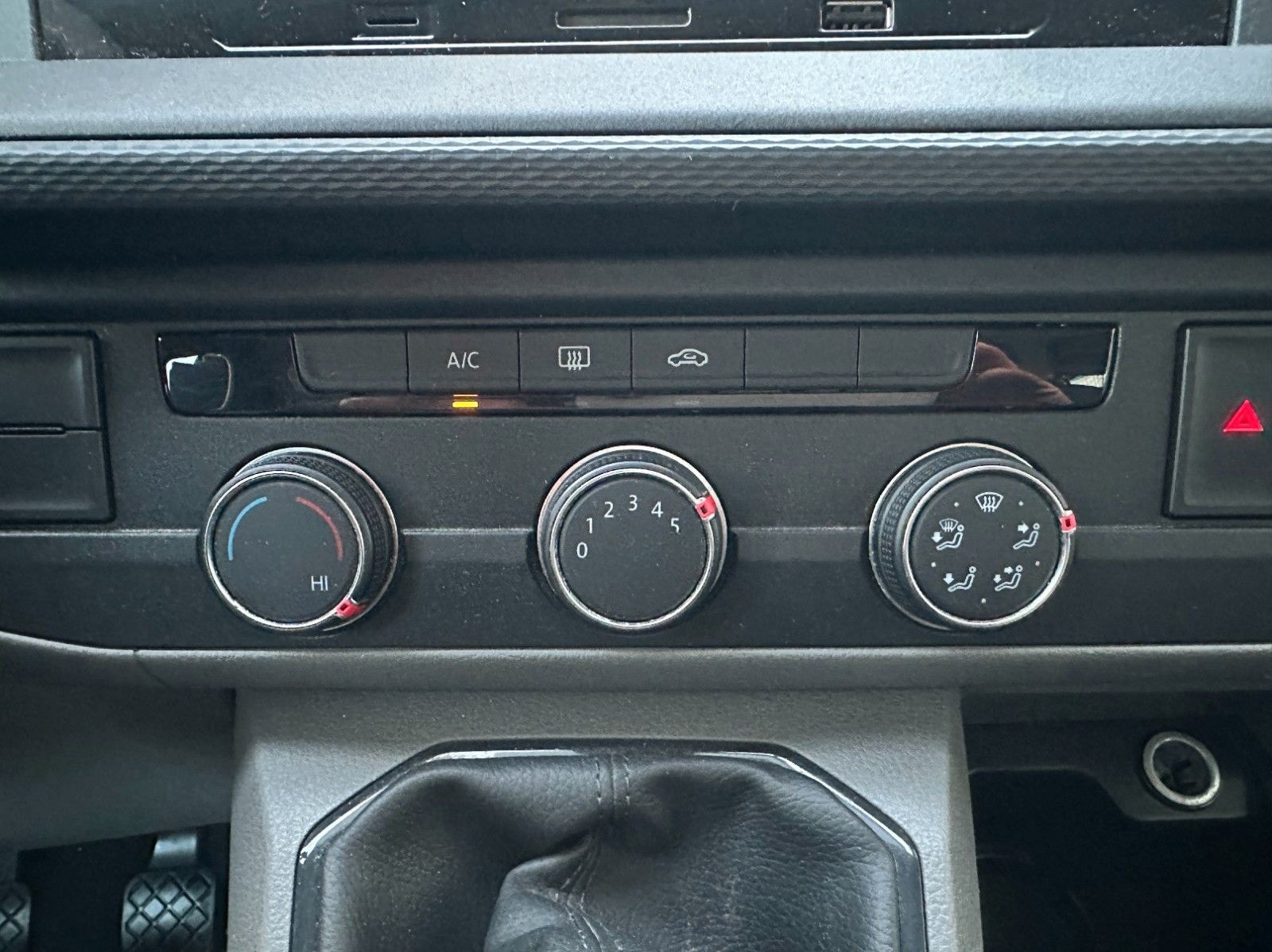 Volkswagen T6.1 Transporter*LANG*9-SITZE*2xKLIMA*PDC*AHK* foto 17