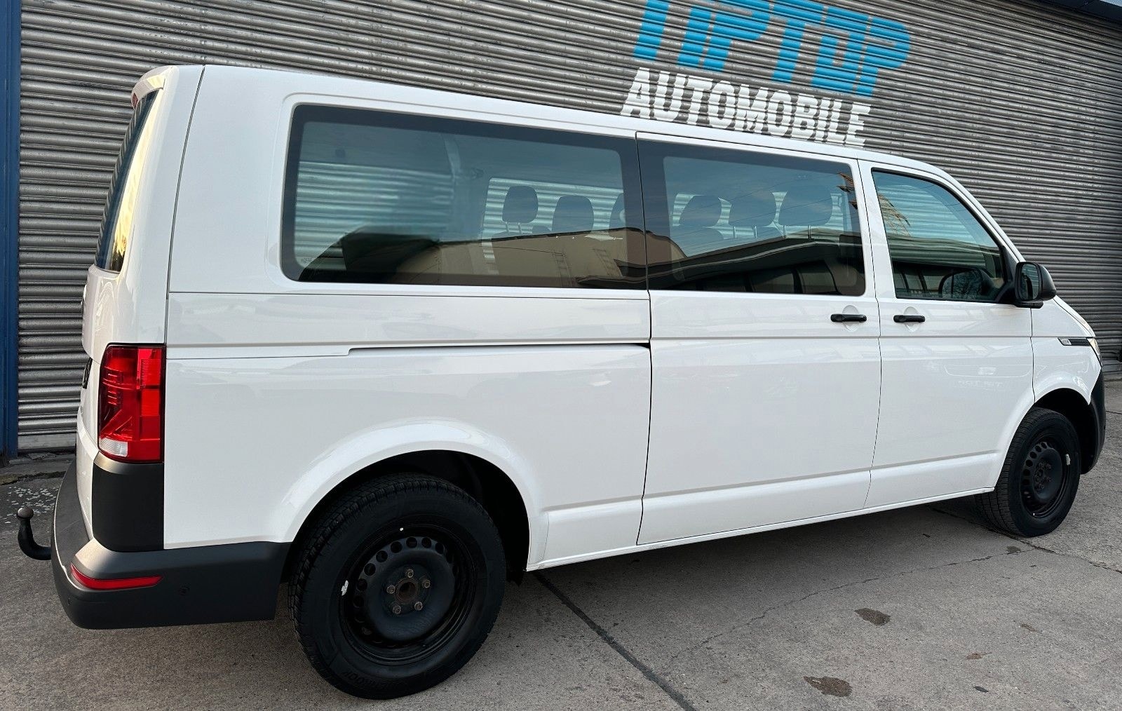 Volkswagen T6.1 Transporter*LANG*9-SITZE*2xKLIMA*PDC*AHK* foto 5