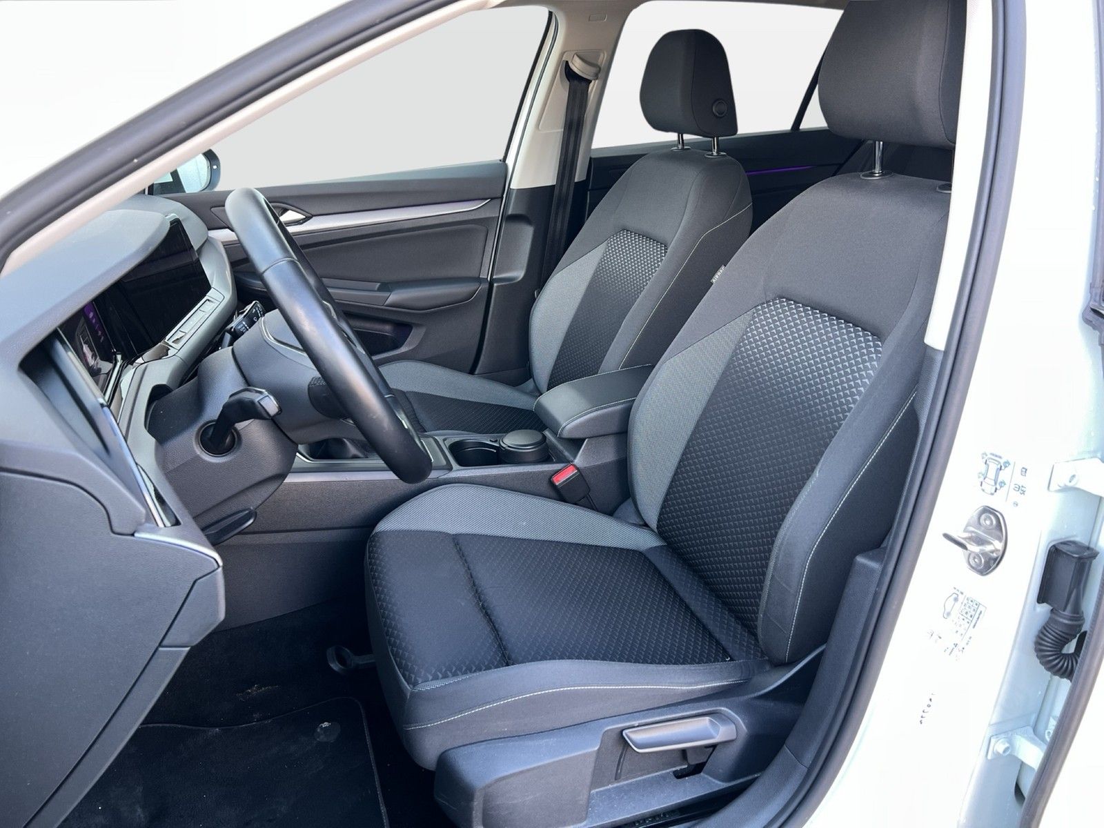 Volkswagen Golf VIII Lim. 1.5 TSI ACTIVE STHZ LED+ HuD RFK foto 6