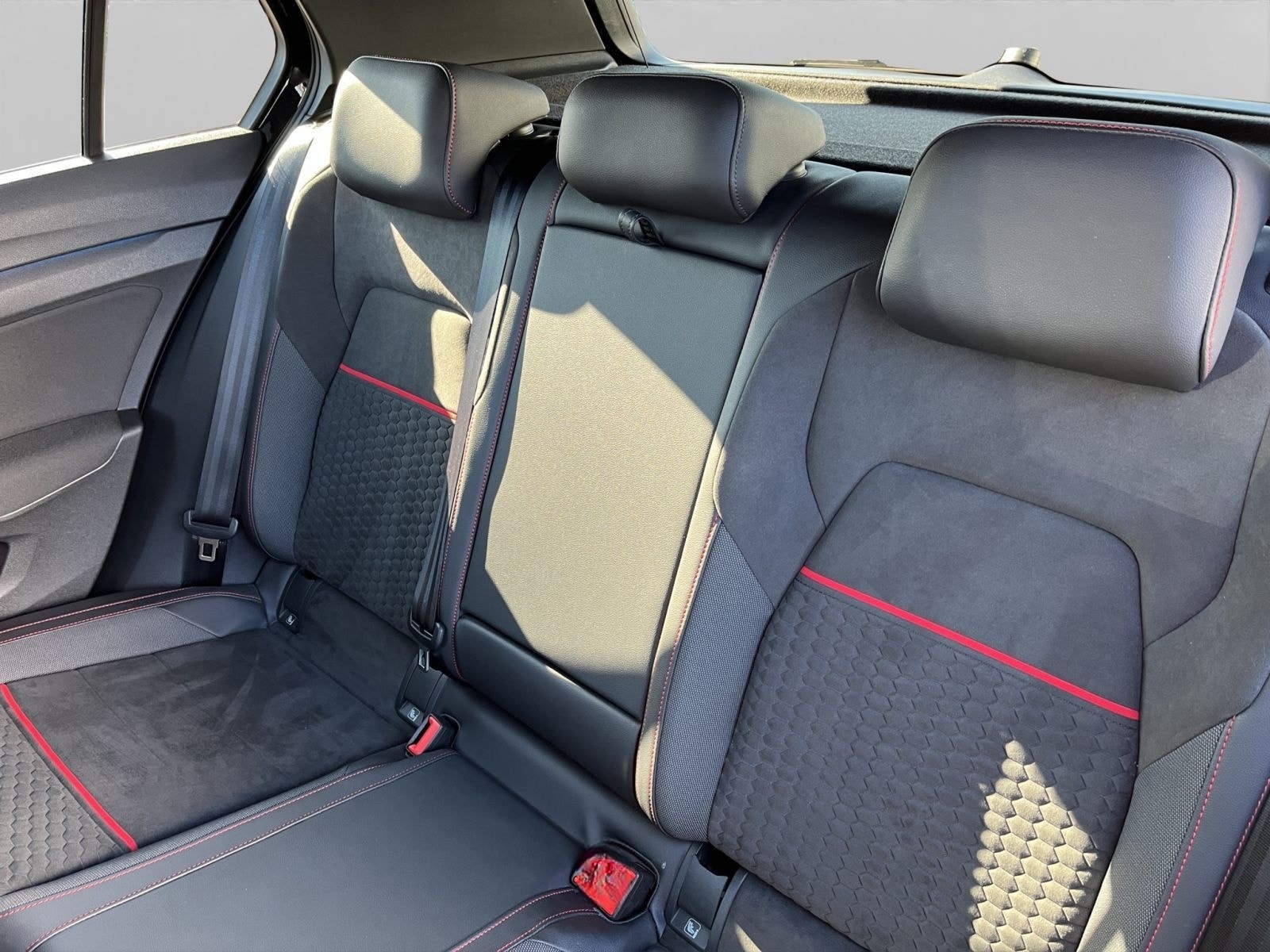 Volkswagen Golf VIII GTI Clubsport Pano+Matrix+Navi+ACC+Kam foto 14