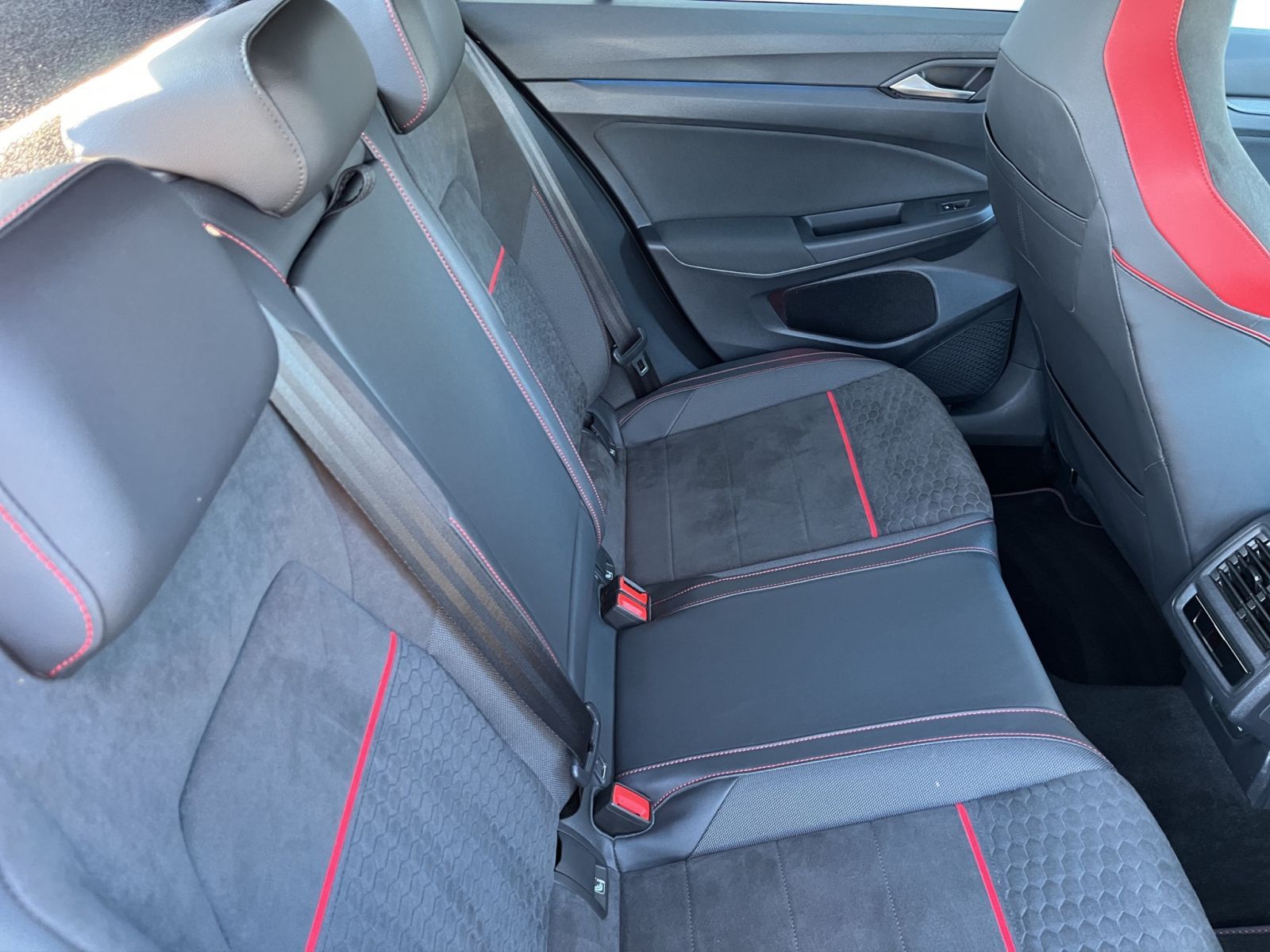 Volkswagen Golf VIII GTI Clubsport Pano+Matrix+Navi+ACC+Kam foto 22