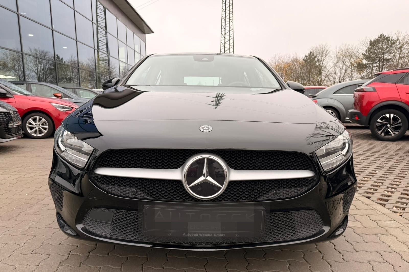 Mercedes-Benz A 250e 1.3L Hybrid SHZ NAV CARPLAY foto 2