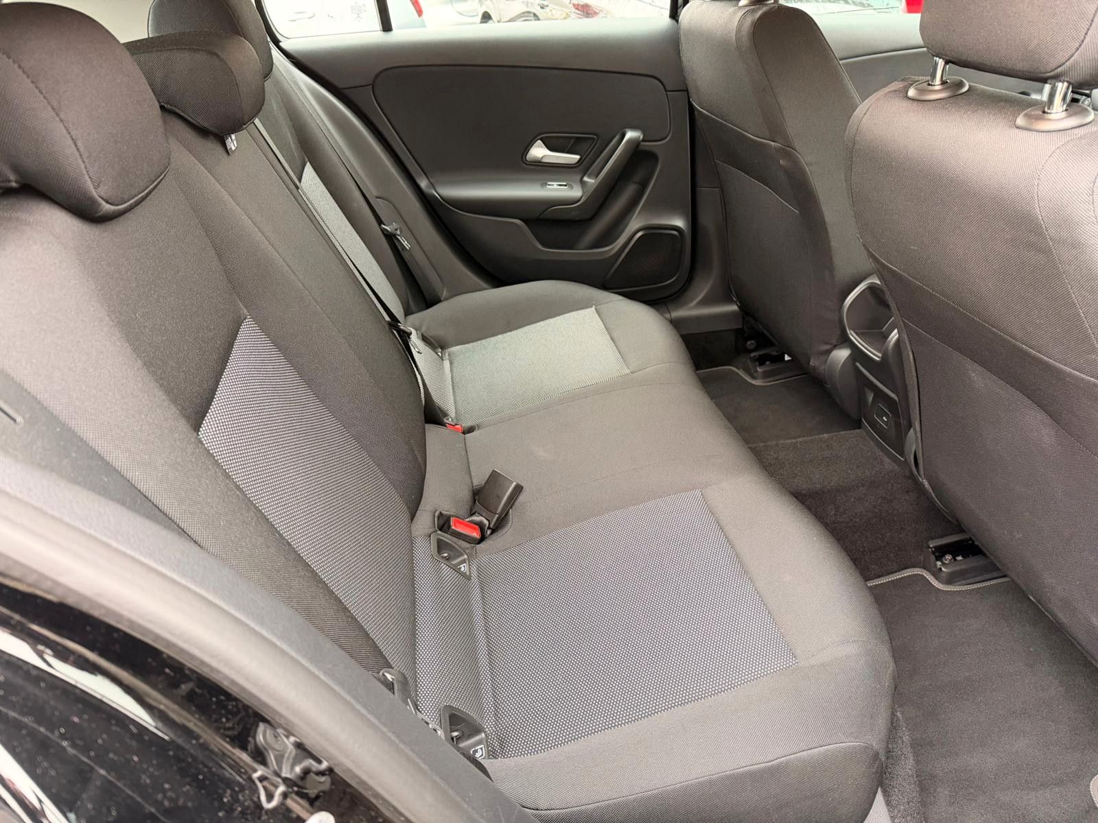 Mercedes-Benz A 250e 1.3L Hybrid SHZ NAV CARPLAY foto 12