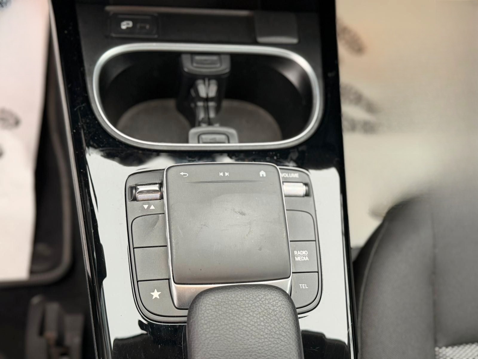 Mercedes-Benz A 250e 1.3L Hybrid SHZ NAV CARPLAY foto 20