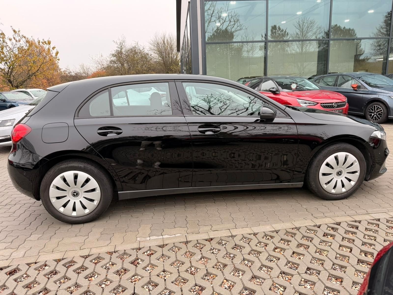 Mercedes-Benz A 250e 1.3L Hybrid SHZ NAV CARPLAY foto 7