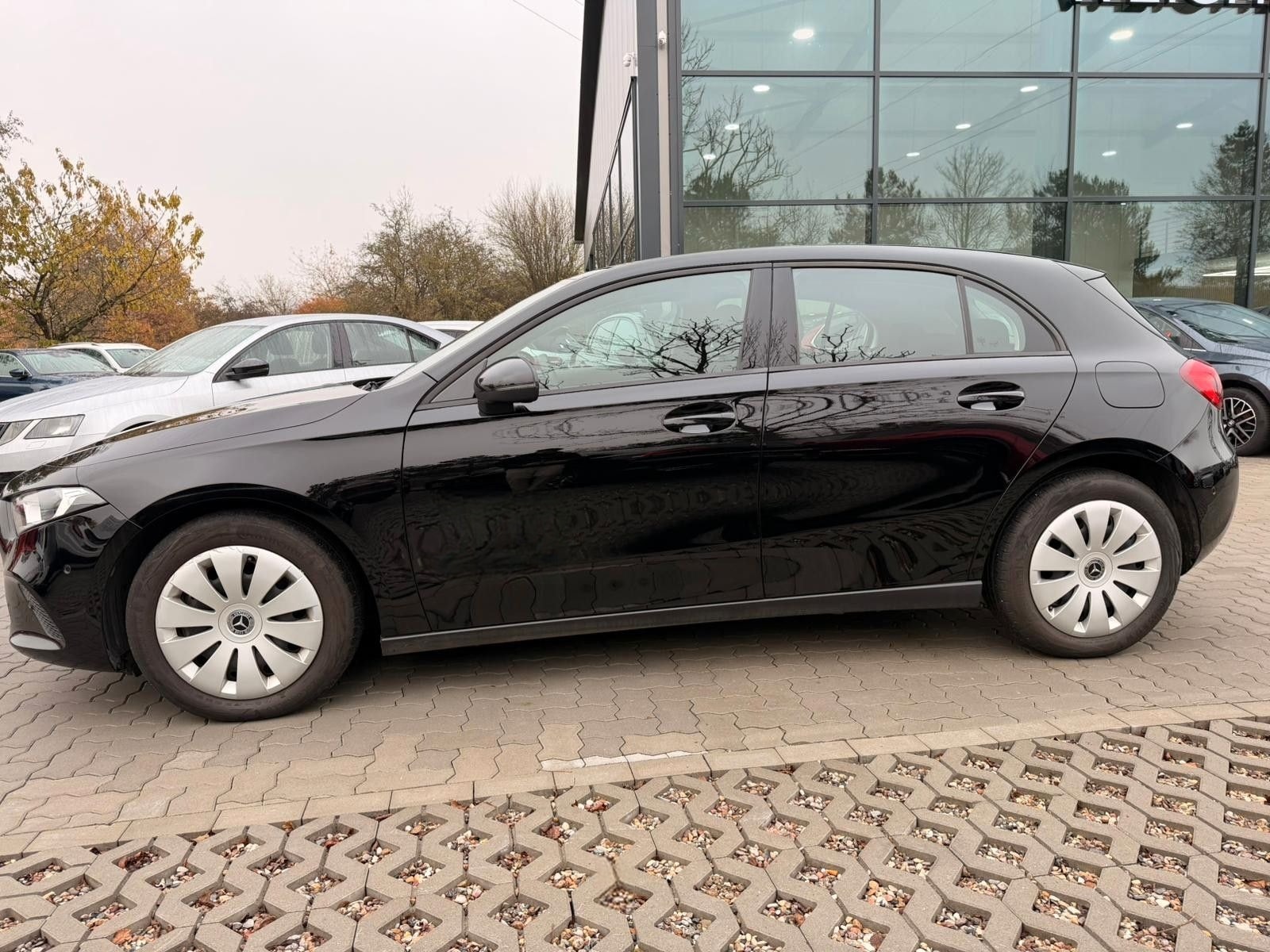 Mercedes-Benz A 250e 1.3L Hybrid SHZ NAV CARPLAY foto 8