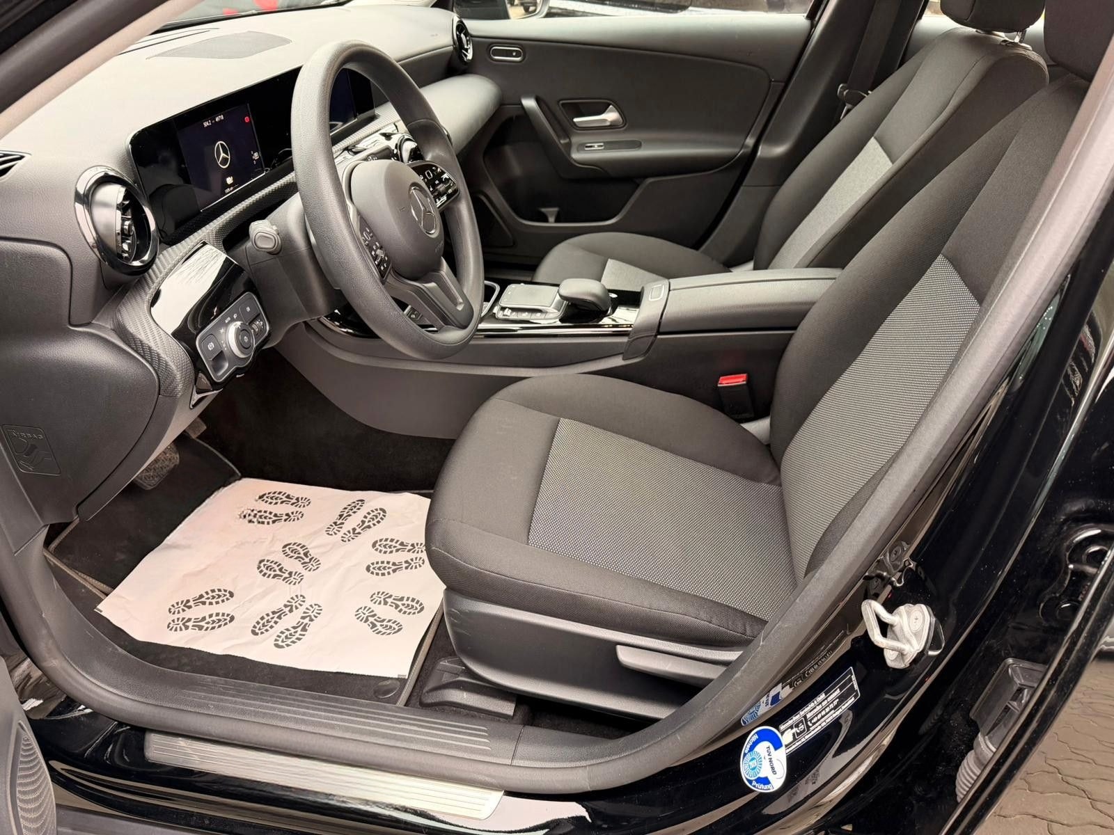 Mercedes-Benz A 250e 1.3L Hybrid SHZ NAV CARPLAY foto 9