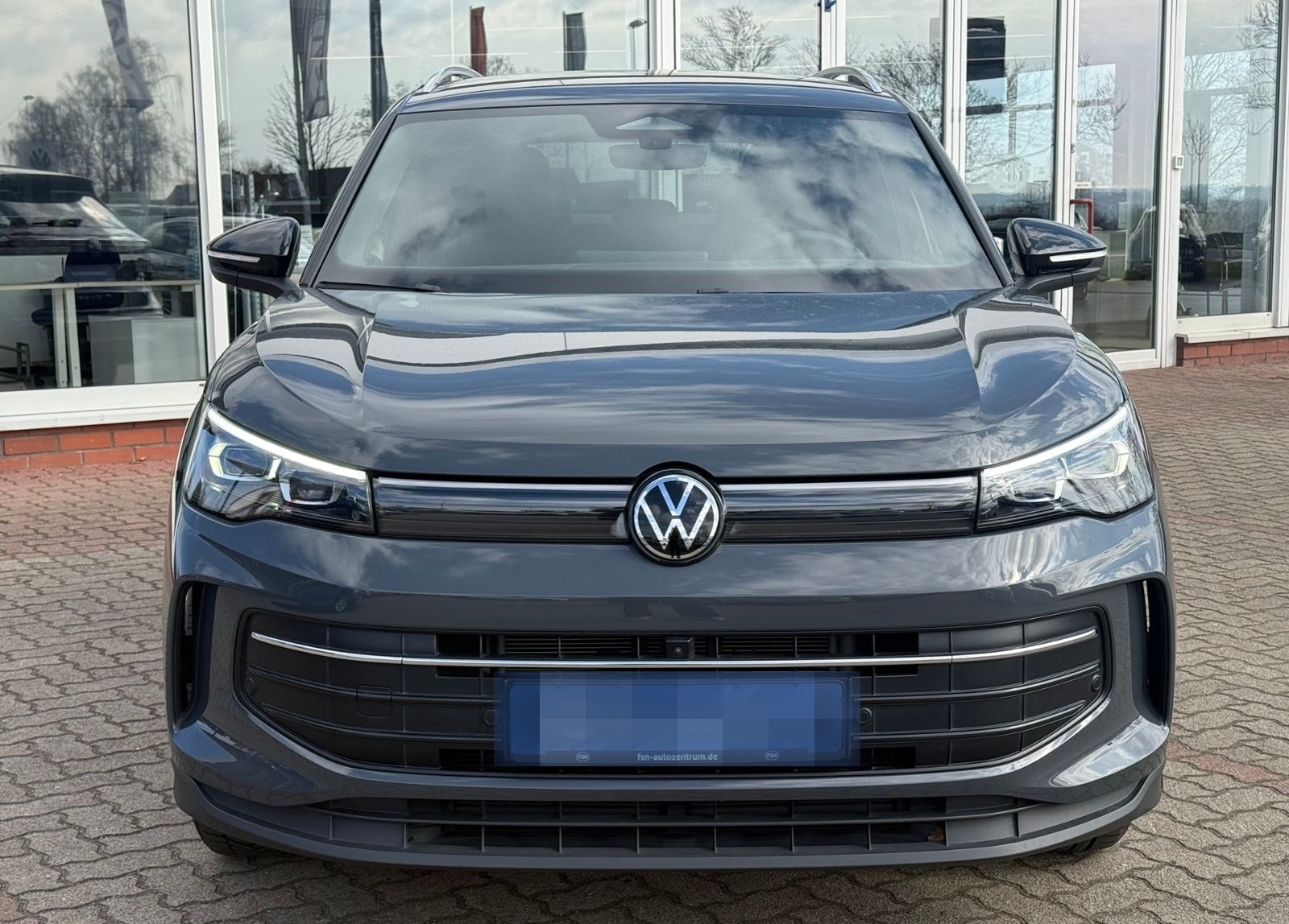 Volkswagen Tiguan 2.0 TDI DSG Matrix 360° AHK Keyless HeadU foto 9
