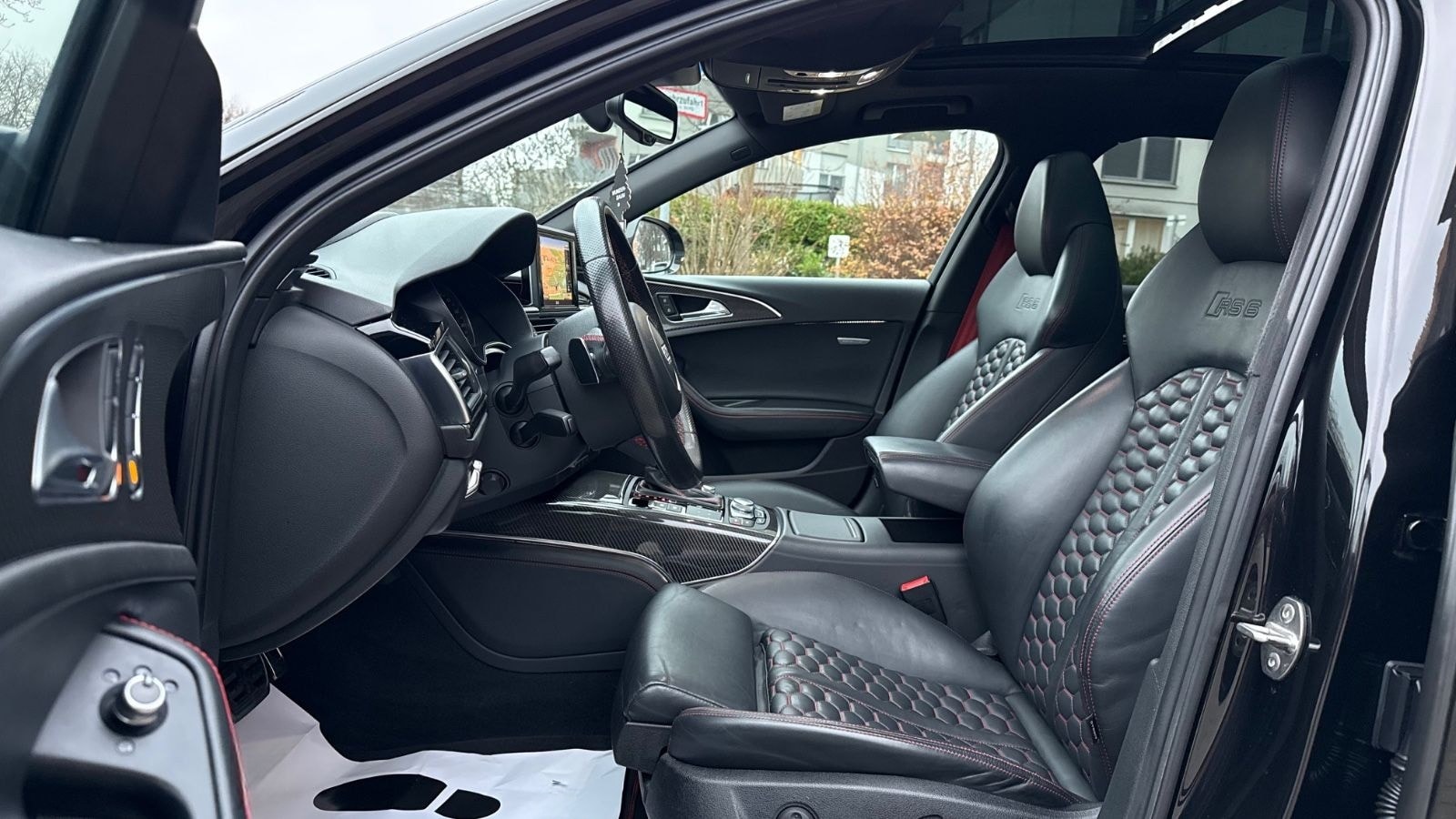 Audi RS6 Avant 4.0 TFSI Quattro/Audi Exclusive/Carbon foto 17