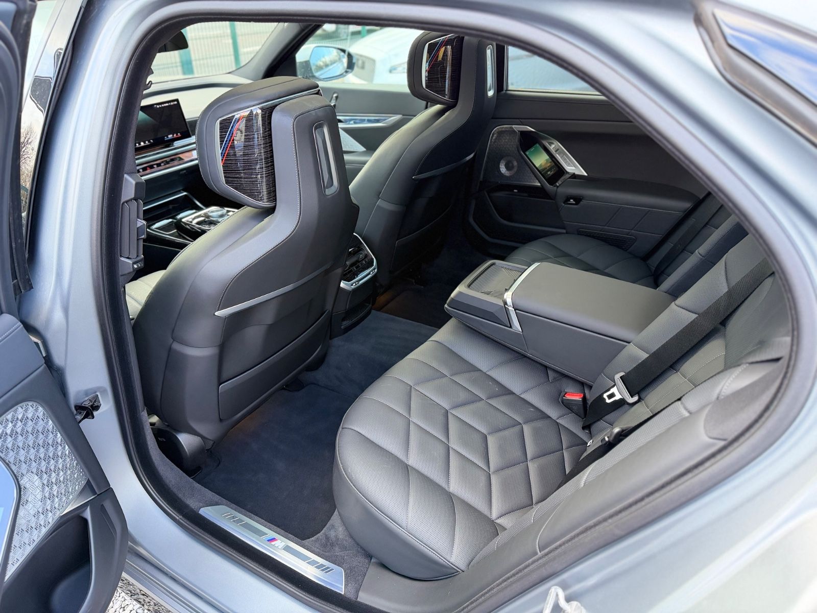 BMW 740 d xDrive M Sport+LED+PANO+LEDER+B&W+STAND foto 11