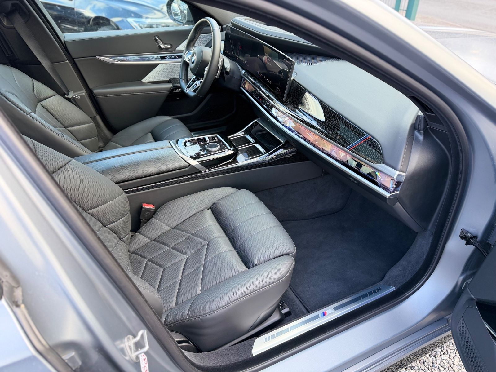 BMW 740 d xDrive M Sport+LED+PANO+LEDER+B&W+STAND foto 16